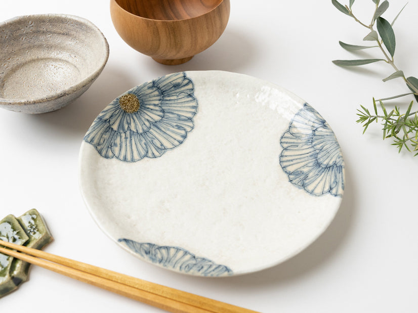 【わたしの好きなうつわ vol.2】加藤芳平さんの牡丹6.5寸丸皿