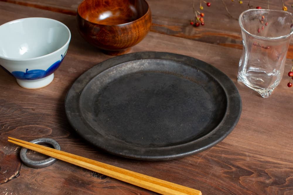 【わたしの好きなうつわ vol.6】大原拓也さんのカラーマットリムプレート