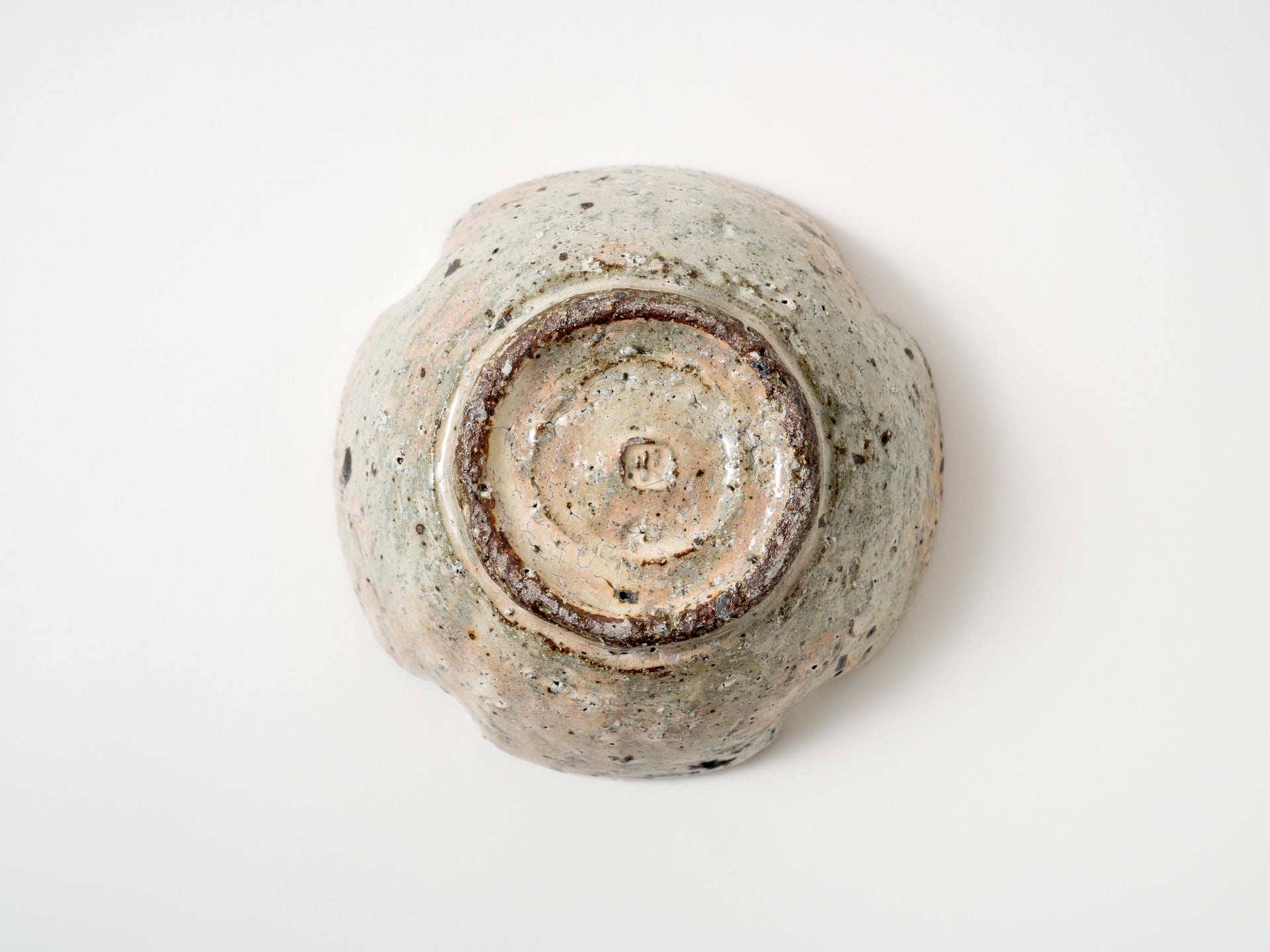 灰釉化粧四つ葉鉢【小辻真一】