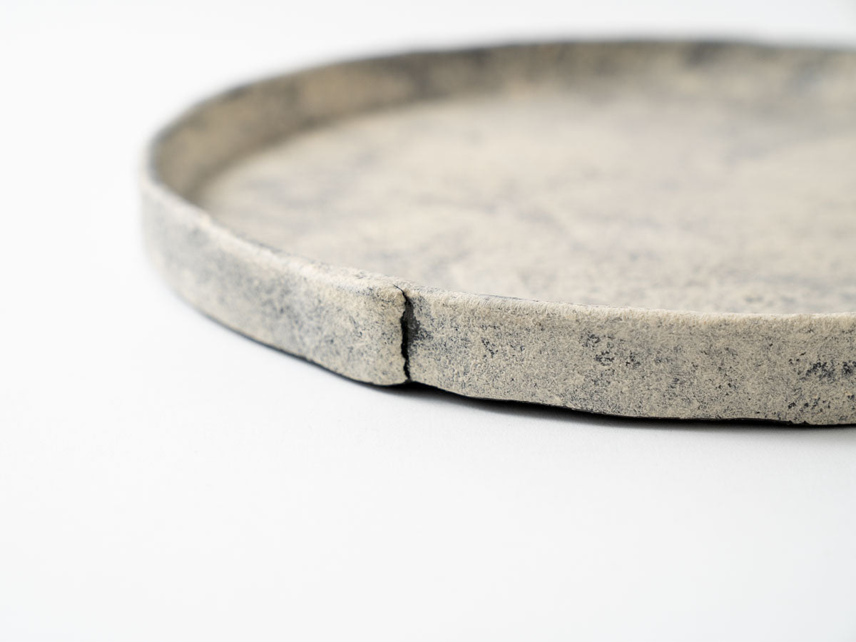 粉打(黒)立縁丸皿(八寸)【梶原妙子】