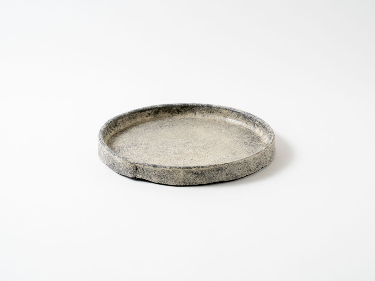 粉打(黒)立縁丸皿(中)【梶原妙子】