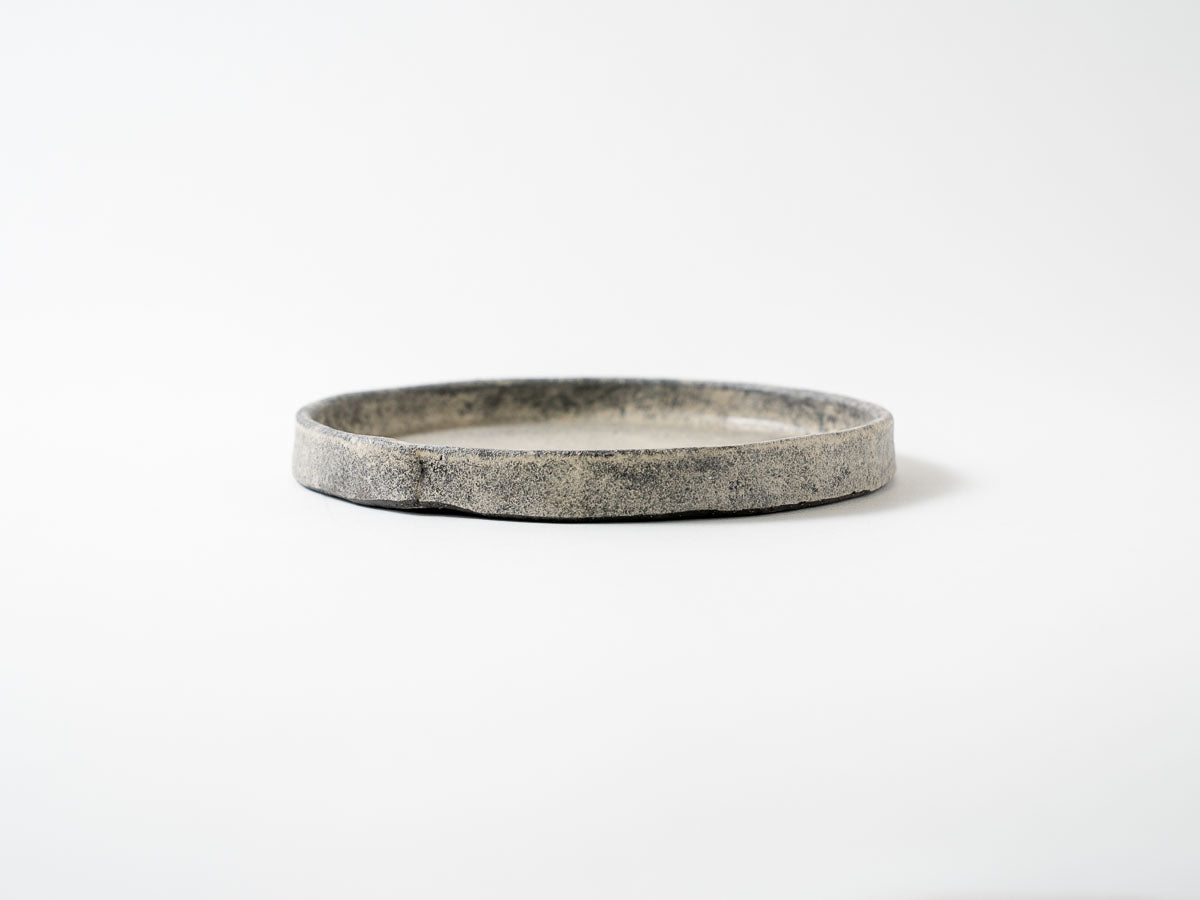 粉打(黒)立縁丸皿(中)【梶原妙子】