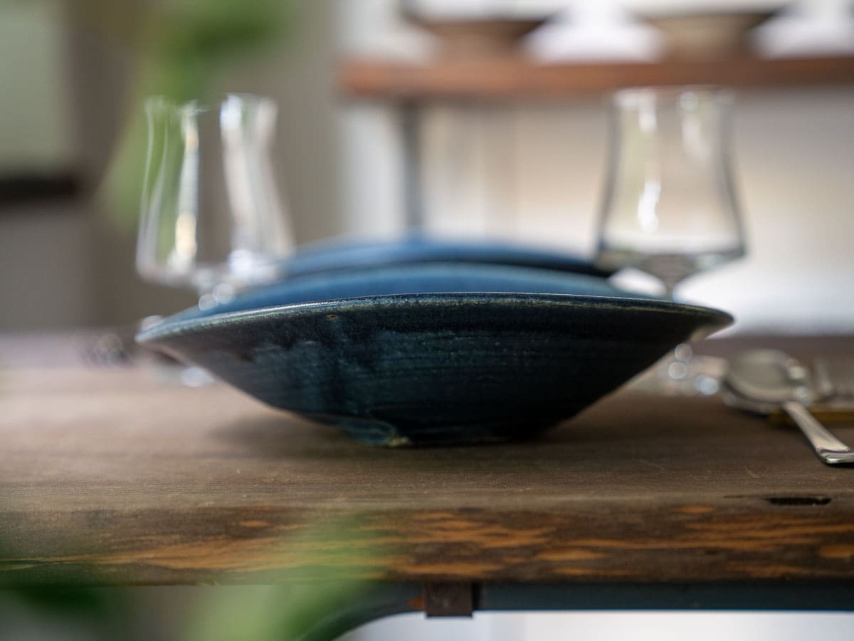 【暮らしに寄り添う】テーブルを彩る紺碧色のパスタ皿セット