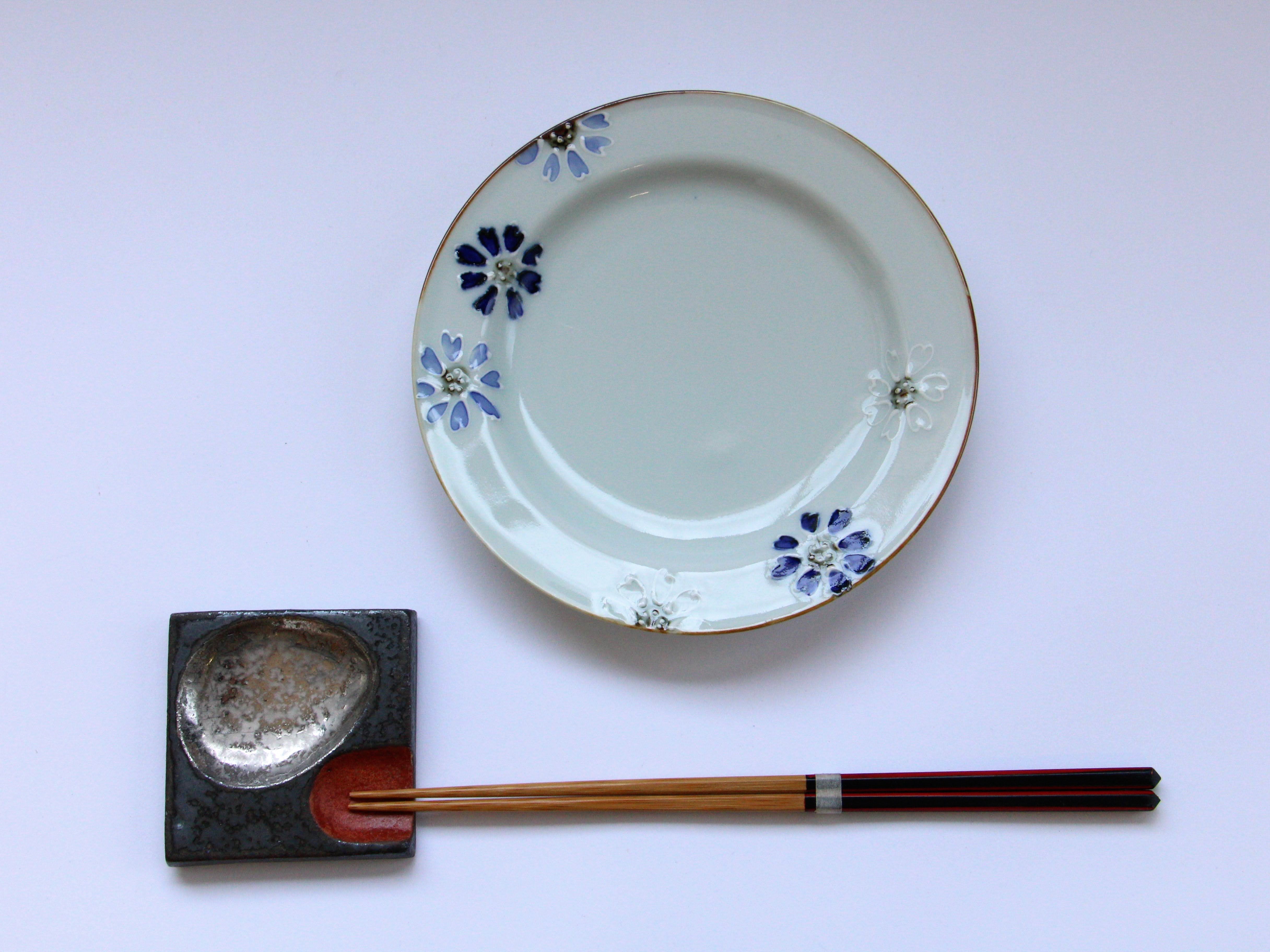 一珍小花ちらしリムプレート 小【徳七窯】