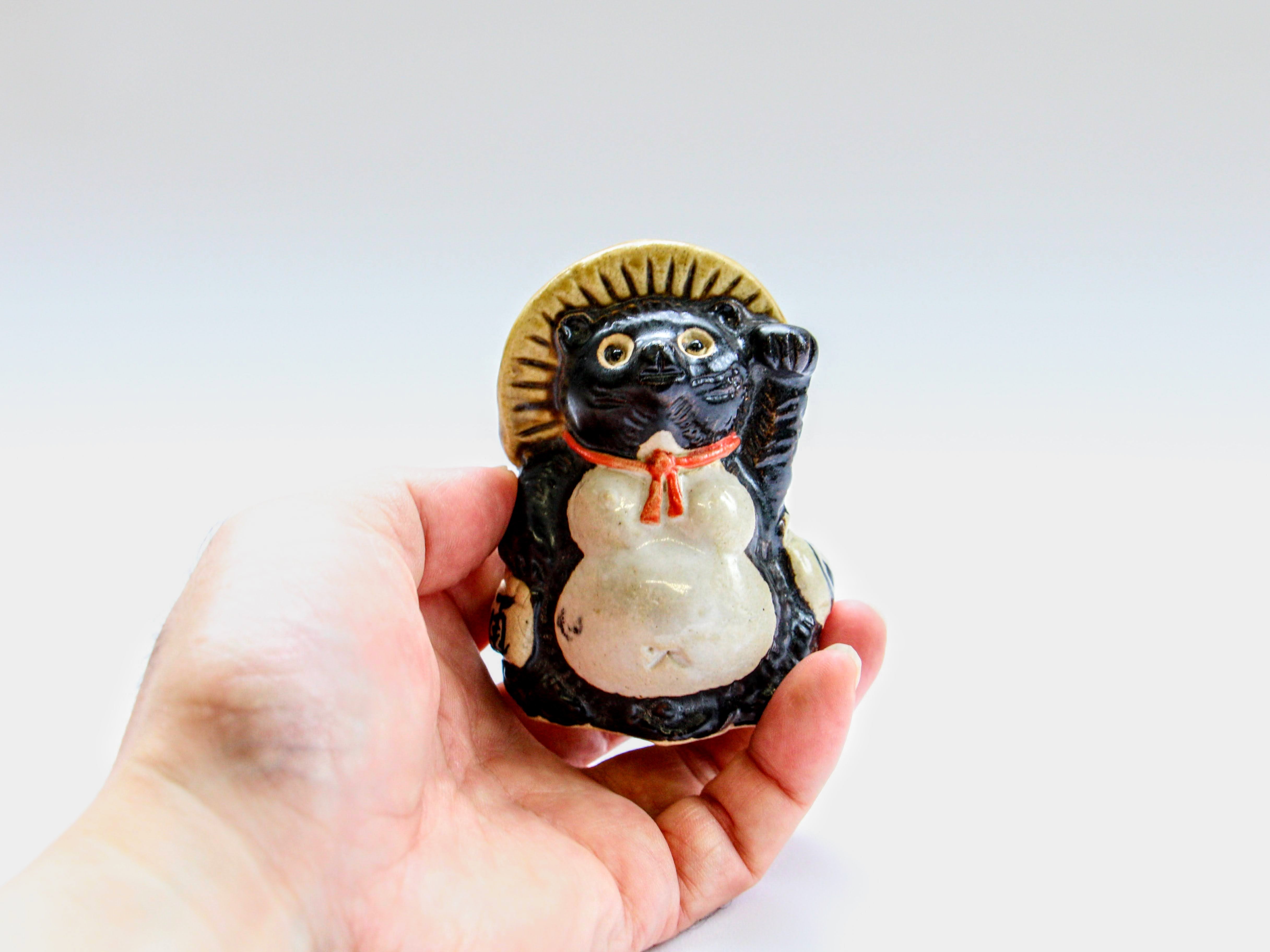 招きたぬき【前川幸市】