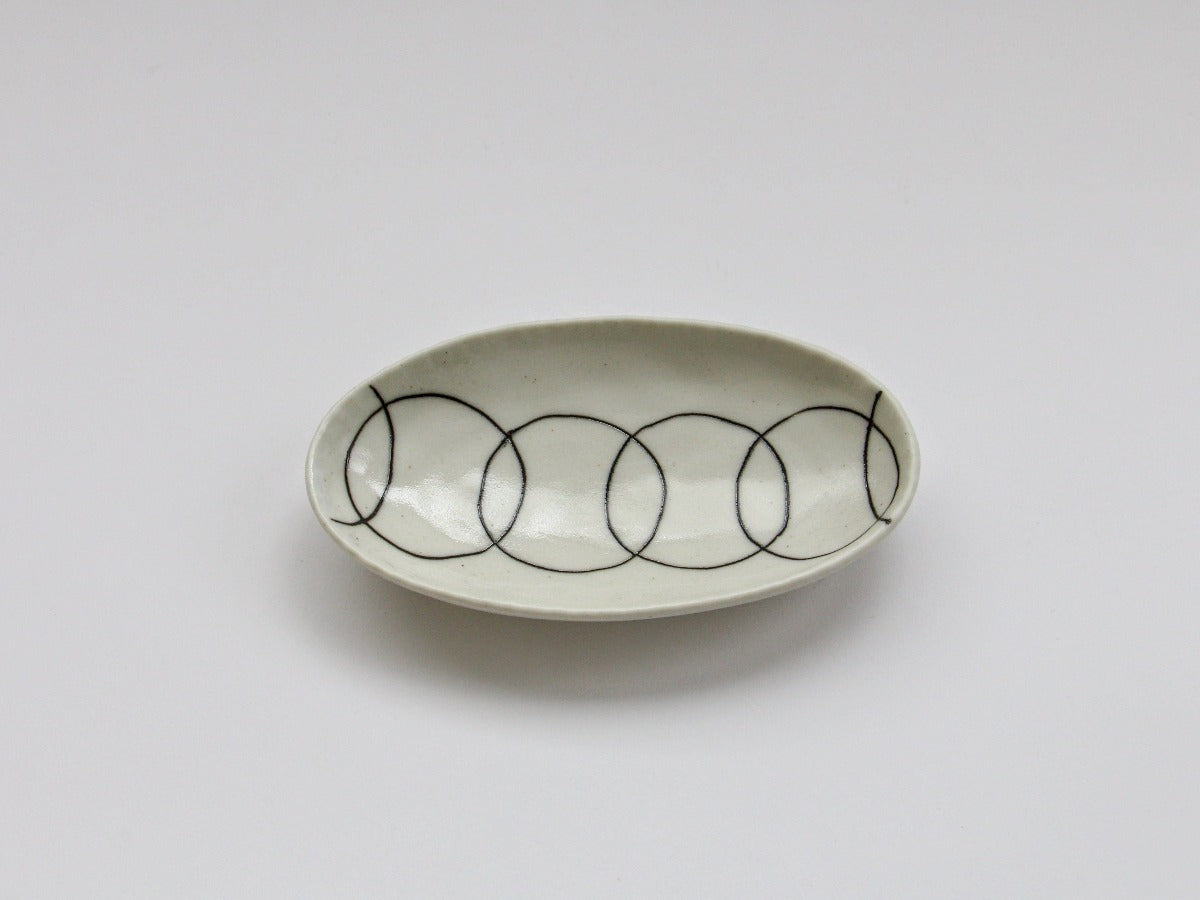 梨地彫り輪つなぎ紋楕円長小皿【田森陶園】