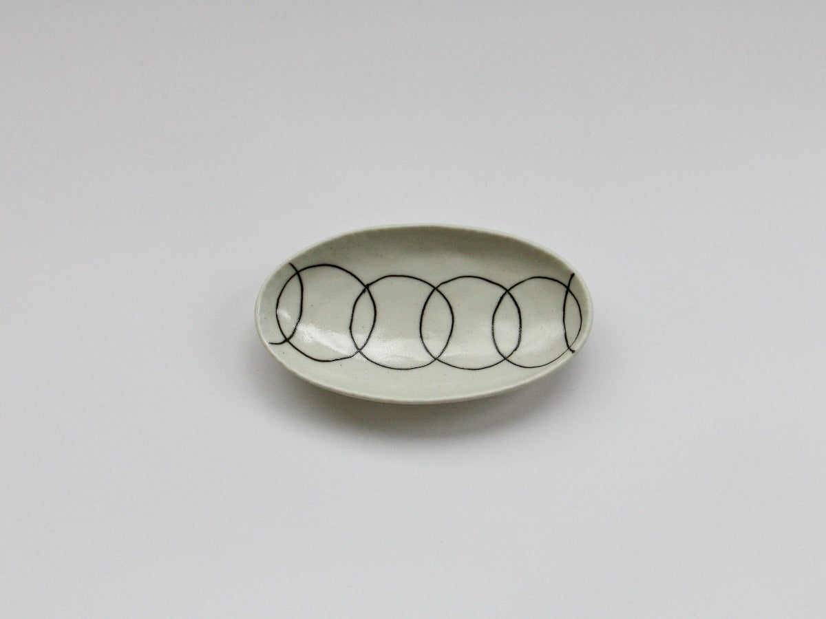 梨地彫り輪つなぎ紋楕円長小皿【田森陶園】