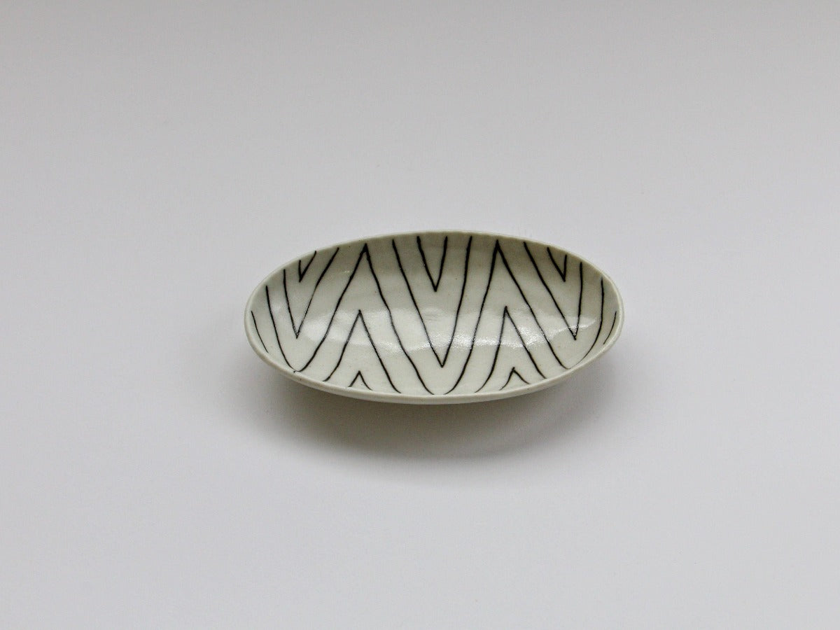 梨地彫り幾何紋楕円長小皿【田森陶園】