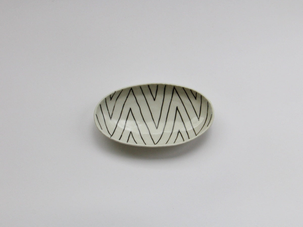 梨地彫り幾何紋楕円長小皿【田森陶園】