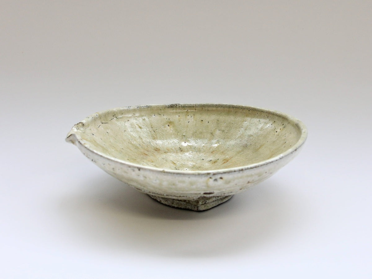 ビードロ粉引平片口【山本一仁】