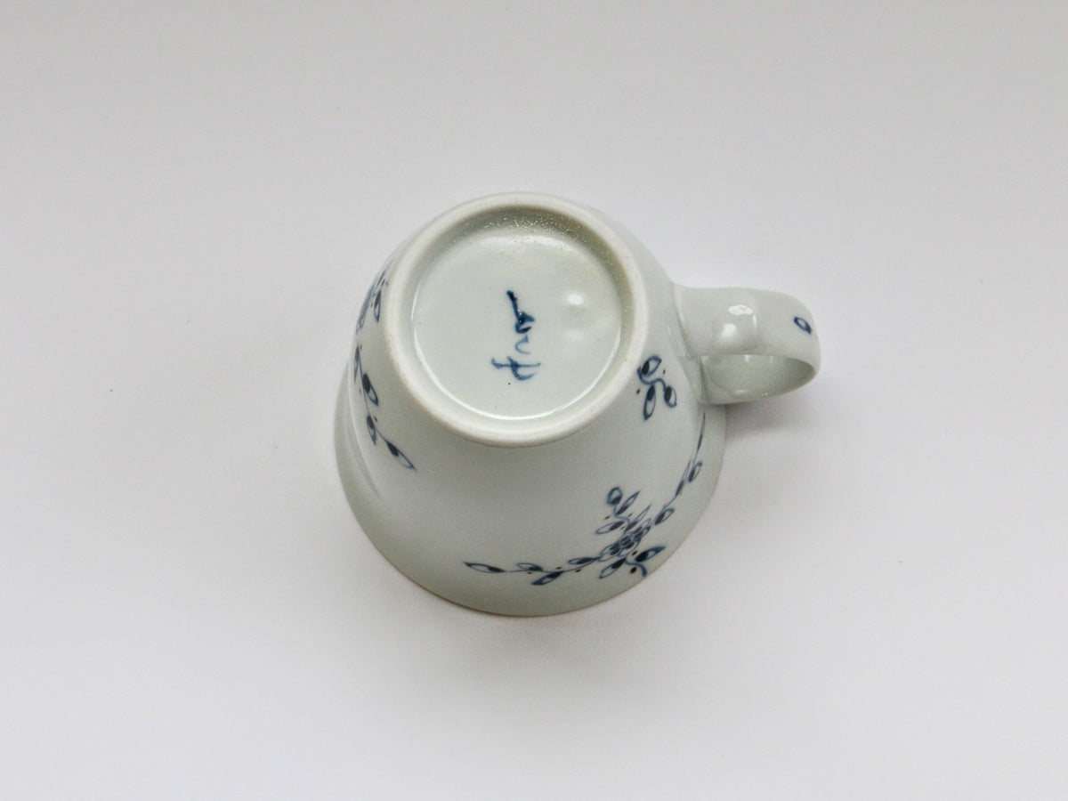 つる花唐草中マグ 青【徳七窯】