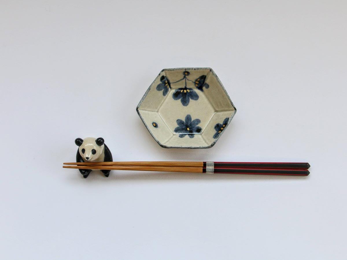 金彩灰泥釉草花紋六角豆皿【喜鶴製陶】