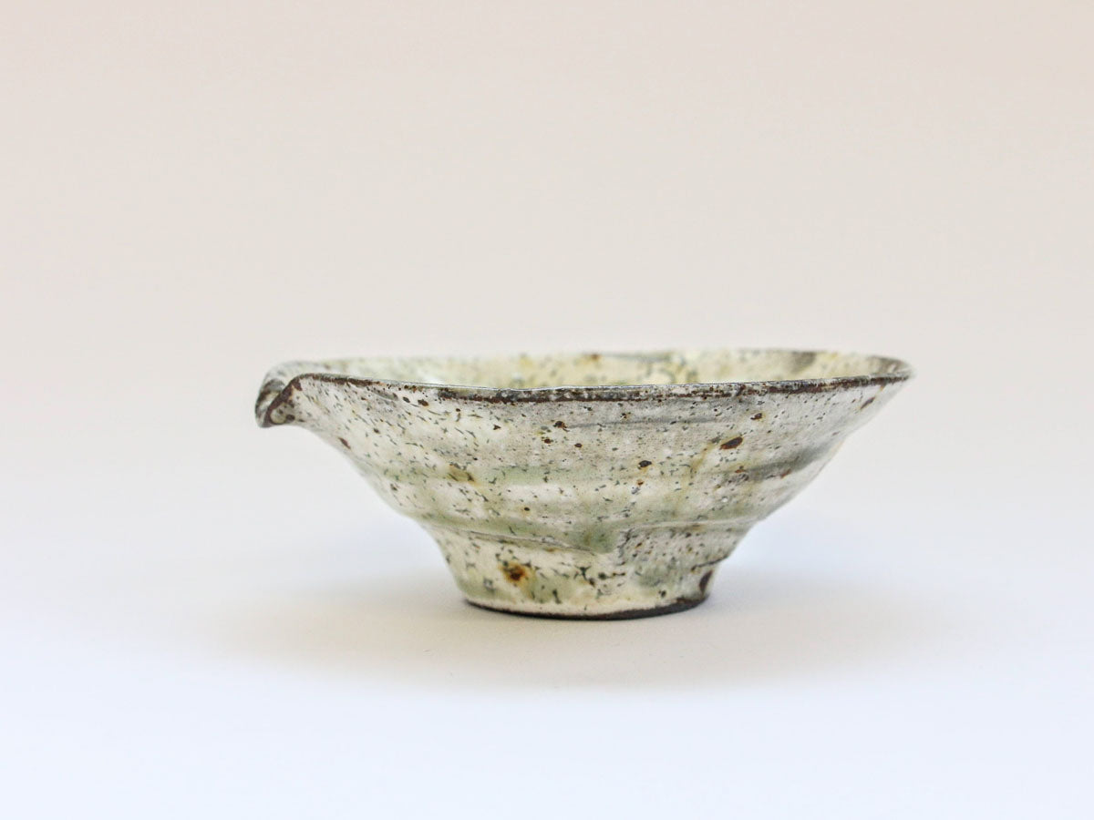 ビードロ粉引4寸片口小鉢【山本一仁】