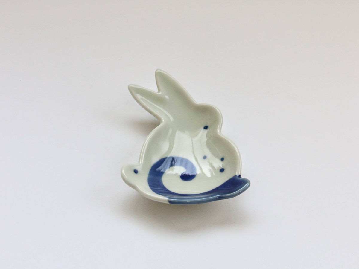 古染波うさぎ豆小皿【伝平窯】