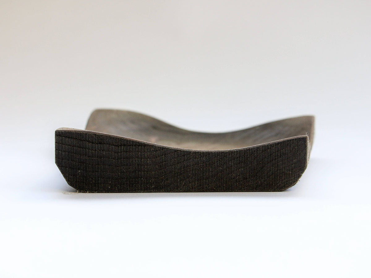 クルミの菱型皿 黒 大【田口慎介】