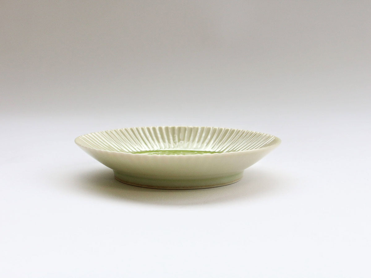 ヒワ釉麻の葉彫り10cm皿【梶謙製磁】