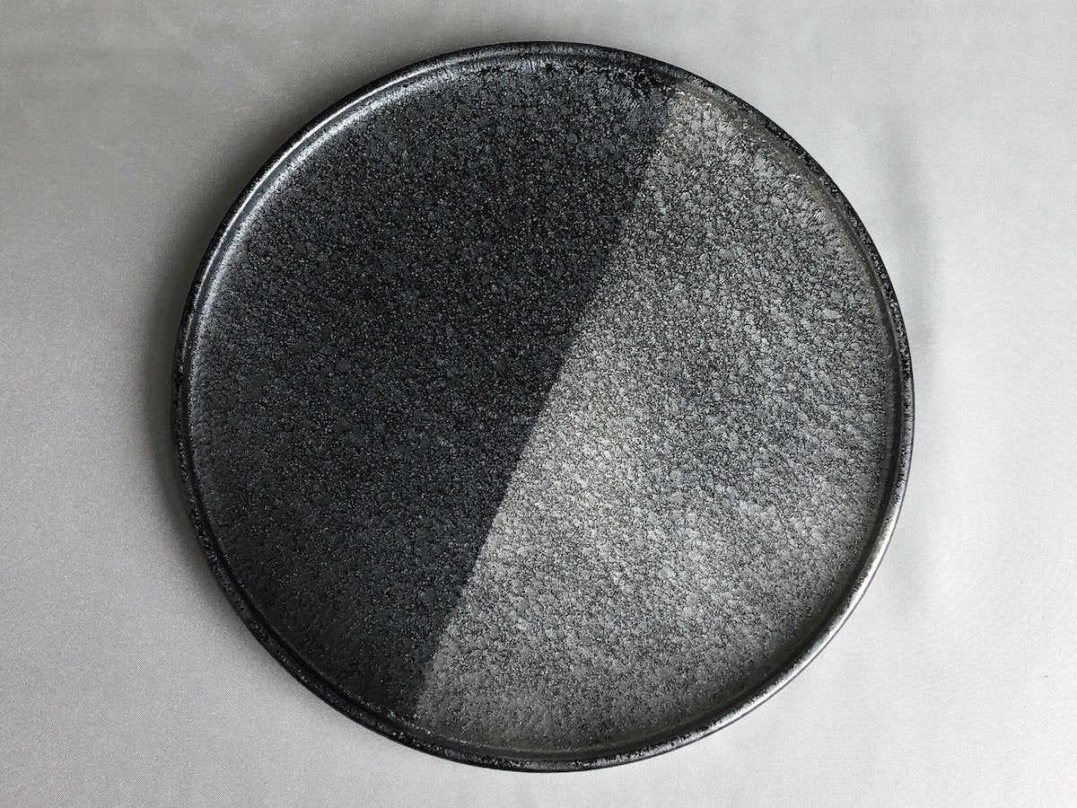 晶半銀塗22cm渕付丸皿【陶悦窯】