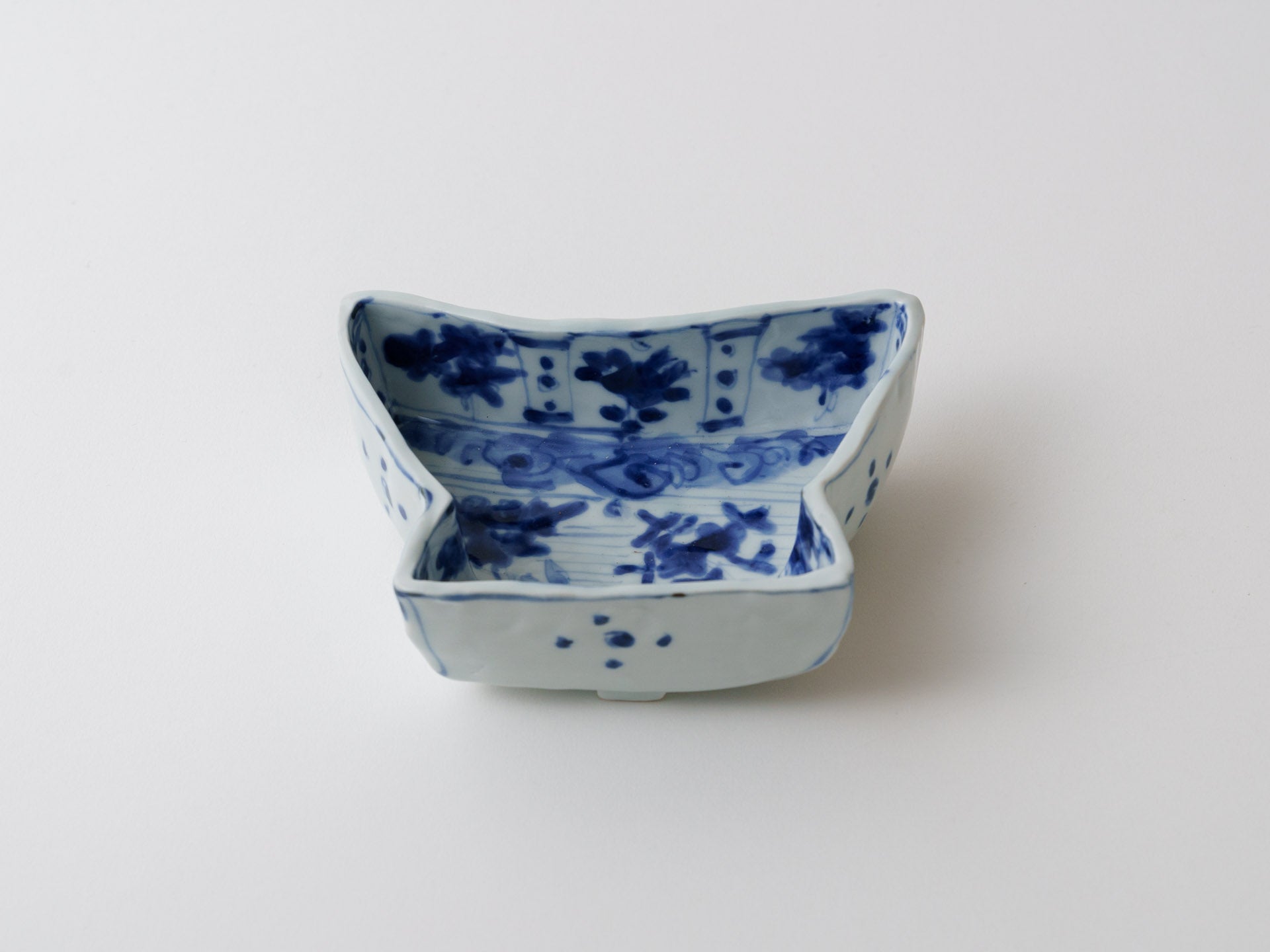 染付うさぎ足付向付【松尾貞一郎】