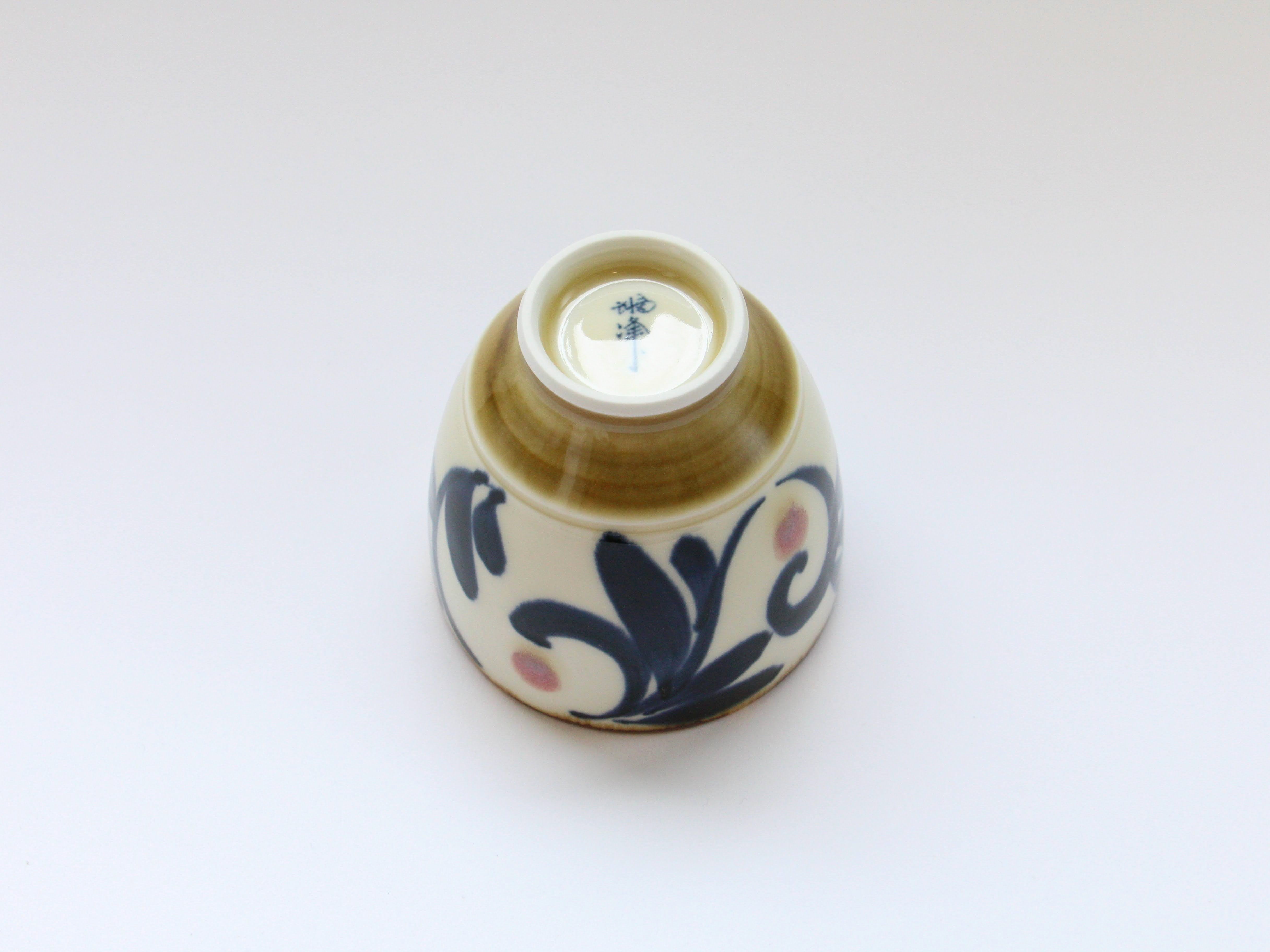 コハク唐草湯呑 赤【福峰窯】