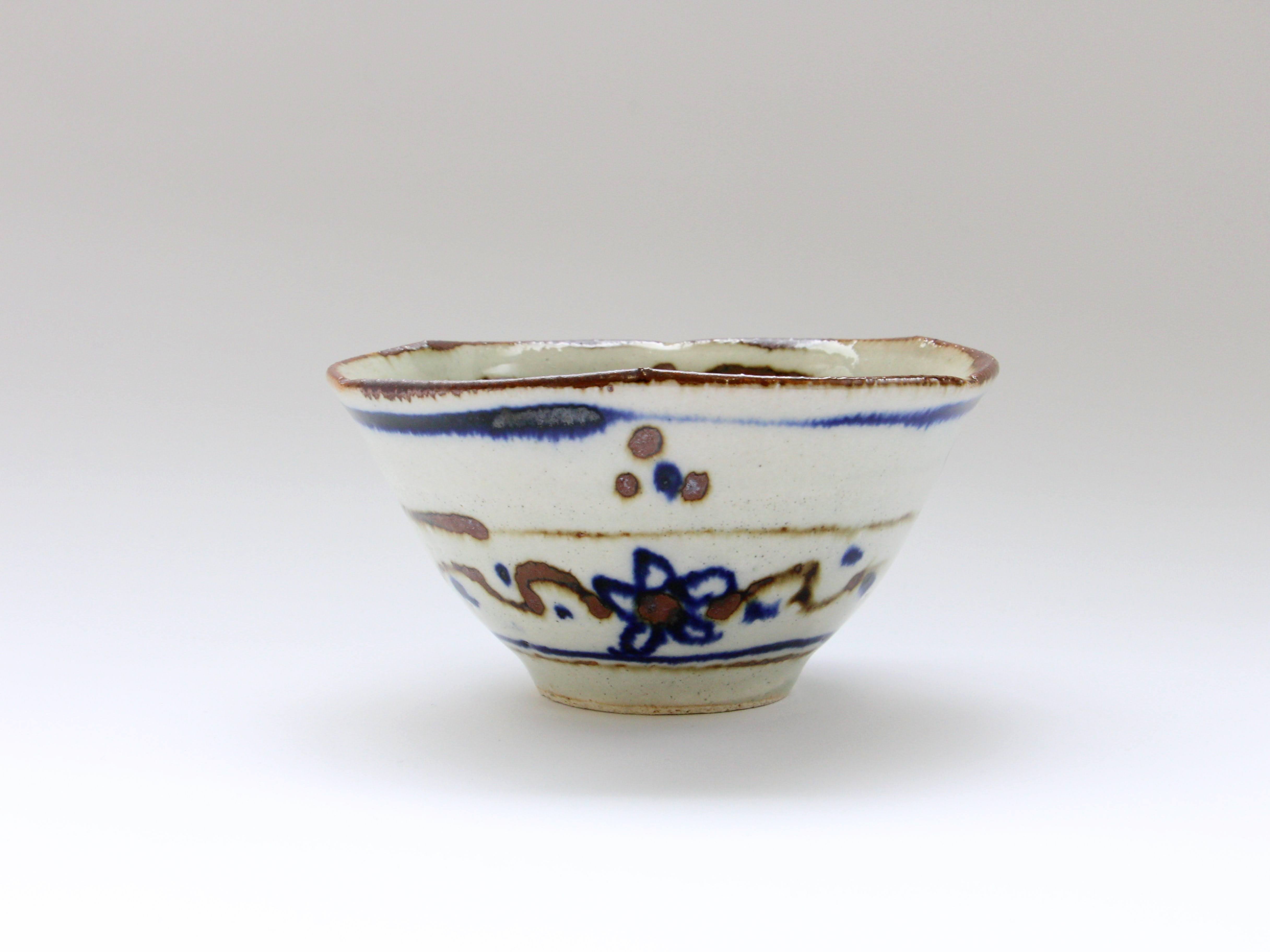 錆安南草花紋輪花小鉢【南窯】