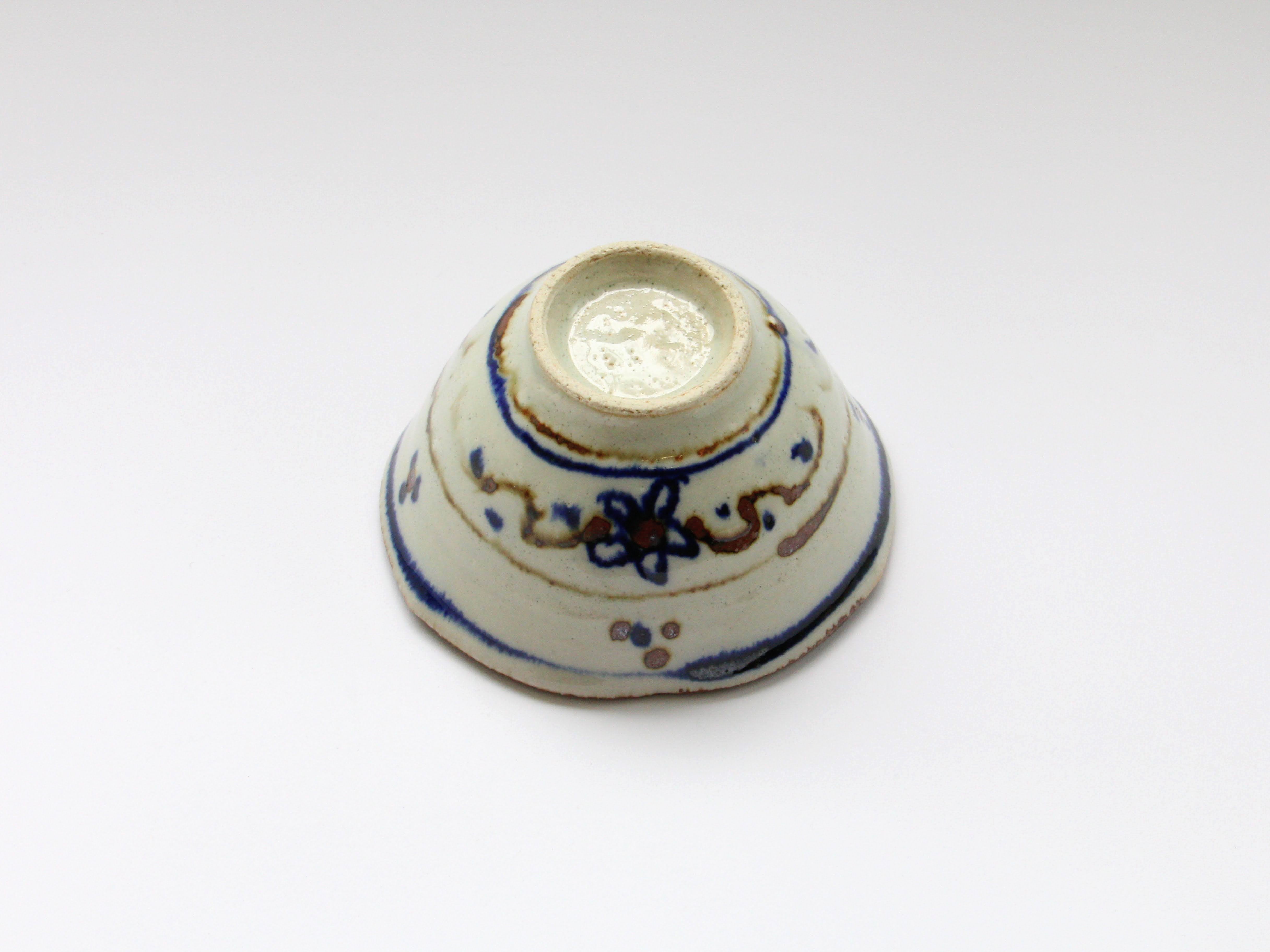 錆安南草花紋輪花小鉢【南窯】