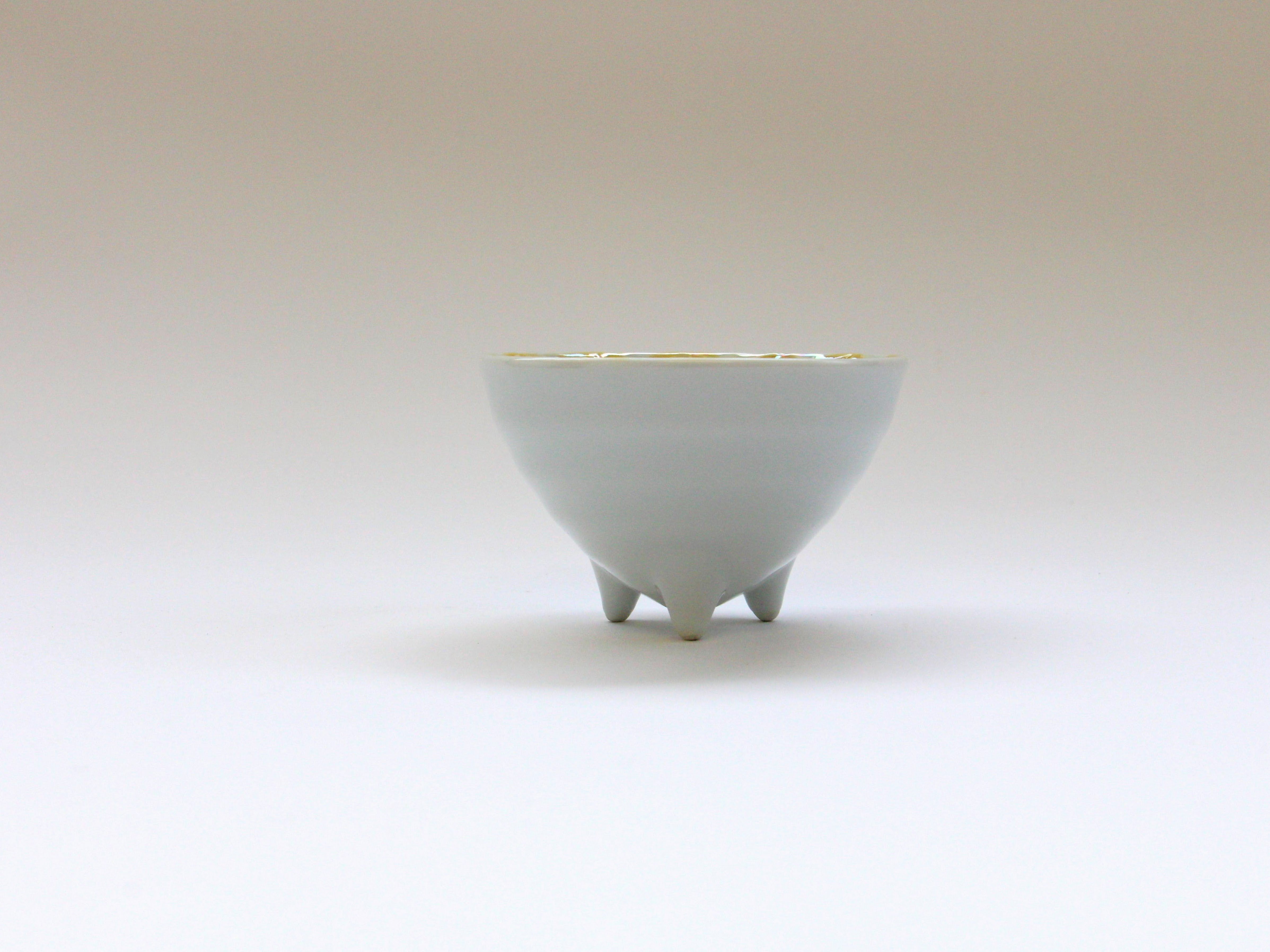 ラスターしべ紋三つ足小付 黄【徳七窯】