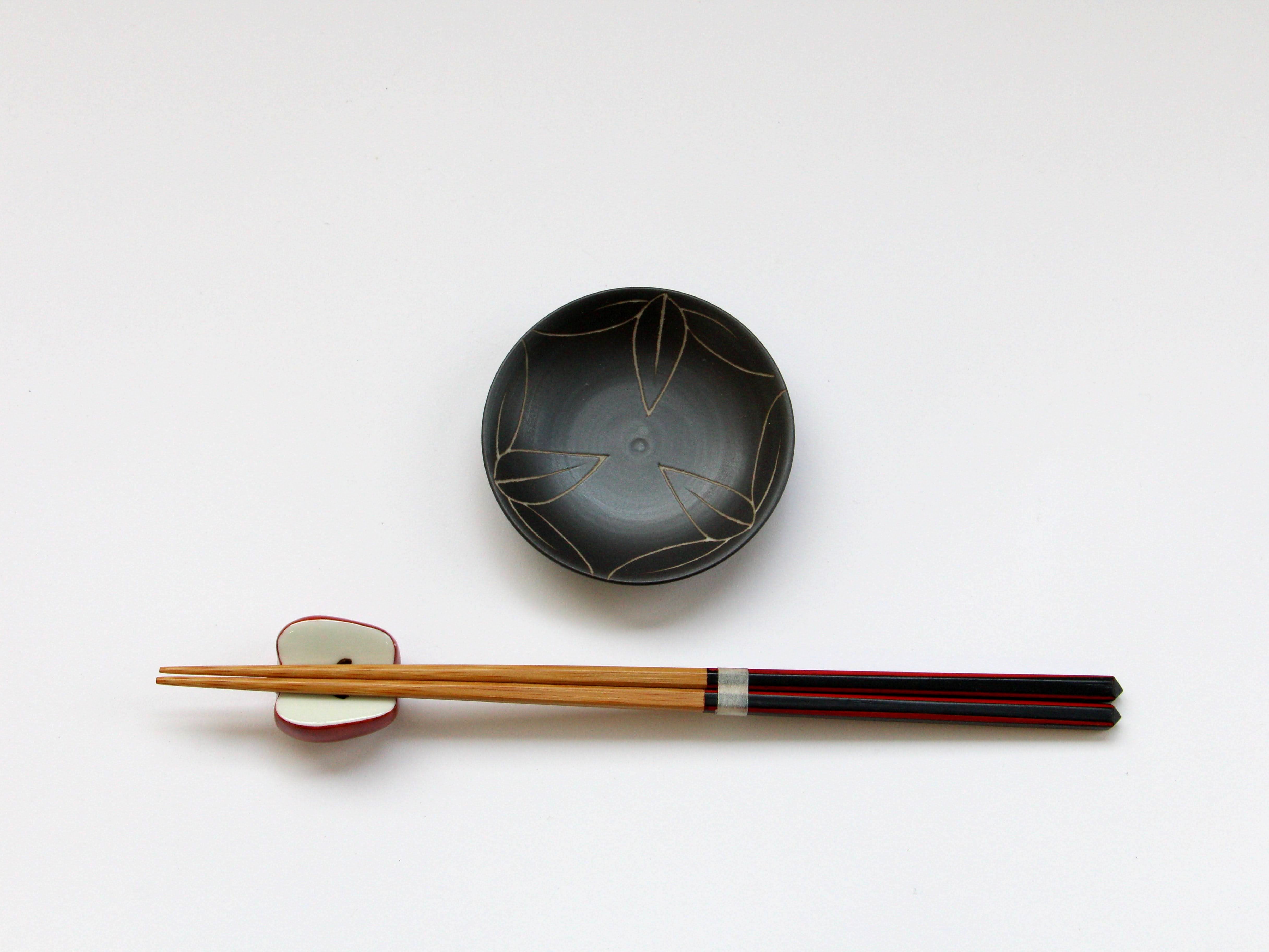 黒陶彫(和)2.5寸皿 タケ【田森陶園】