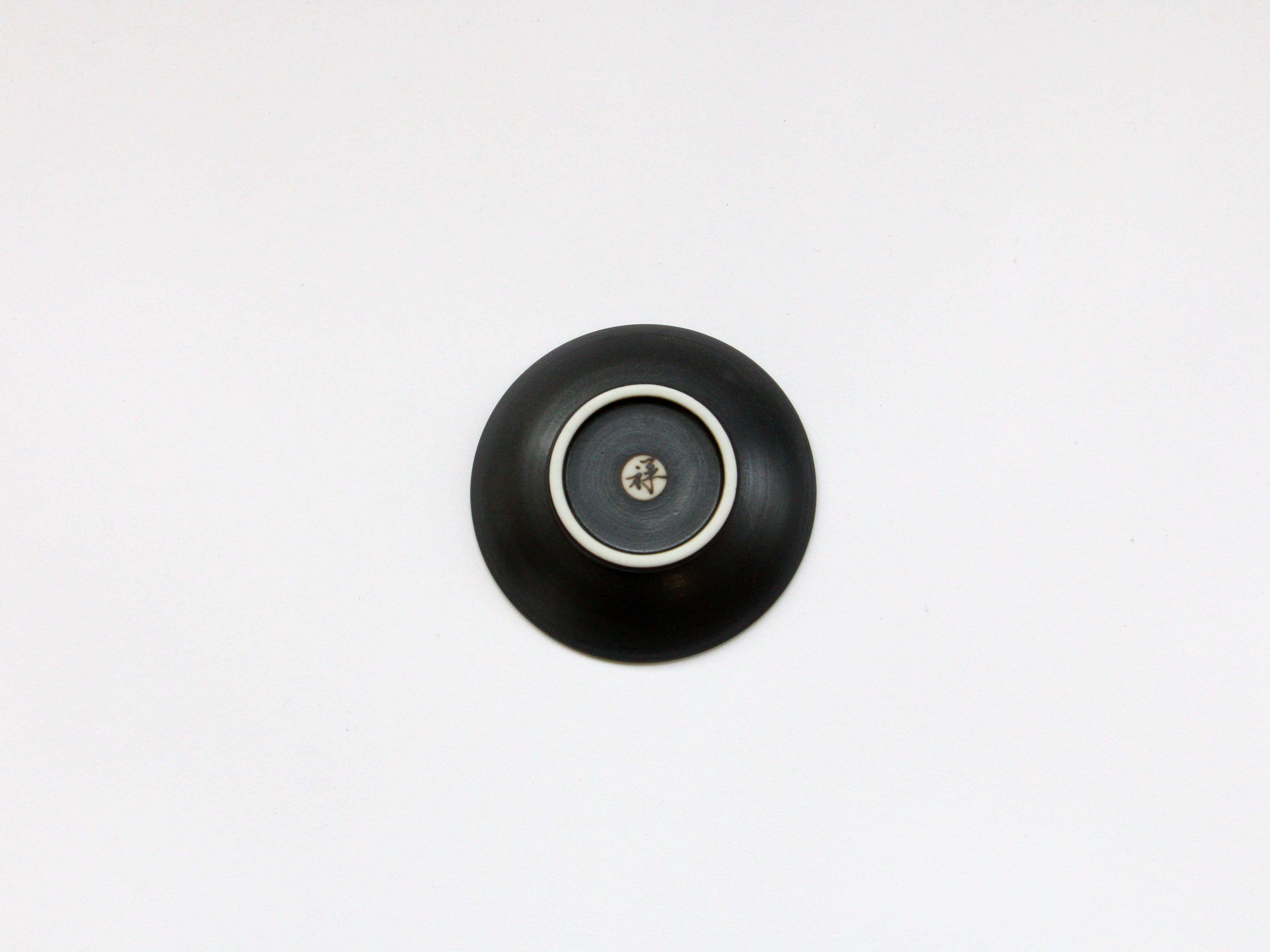 黒陶彫(和)2.5寸皿 マツ【田森陶園】