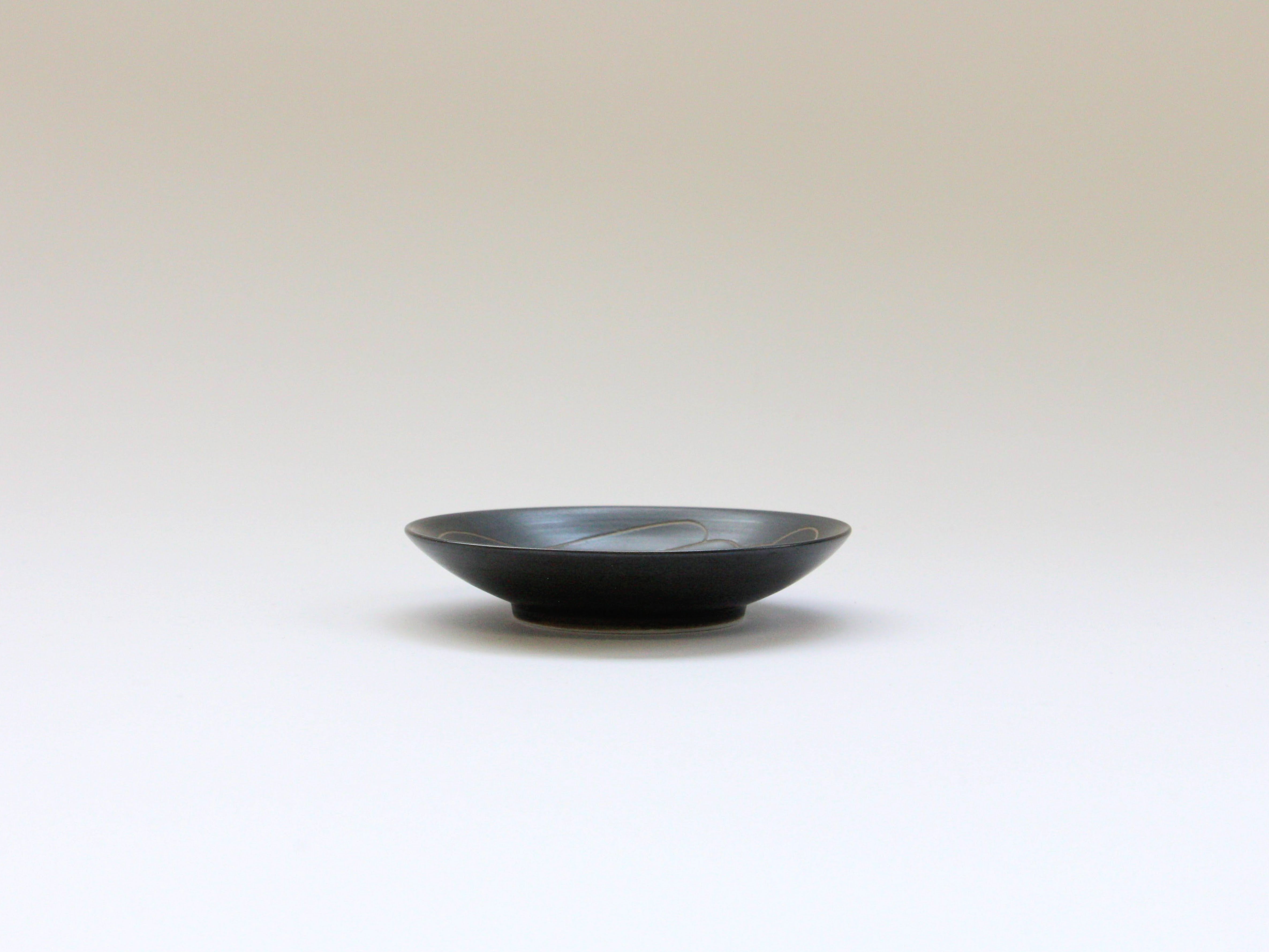 黒陶彫(和)2.5寸皿 ウサギ【田森陶園】