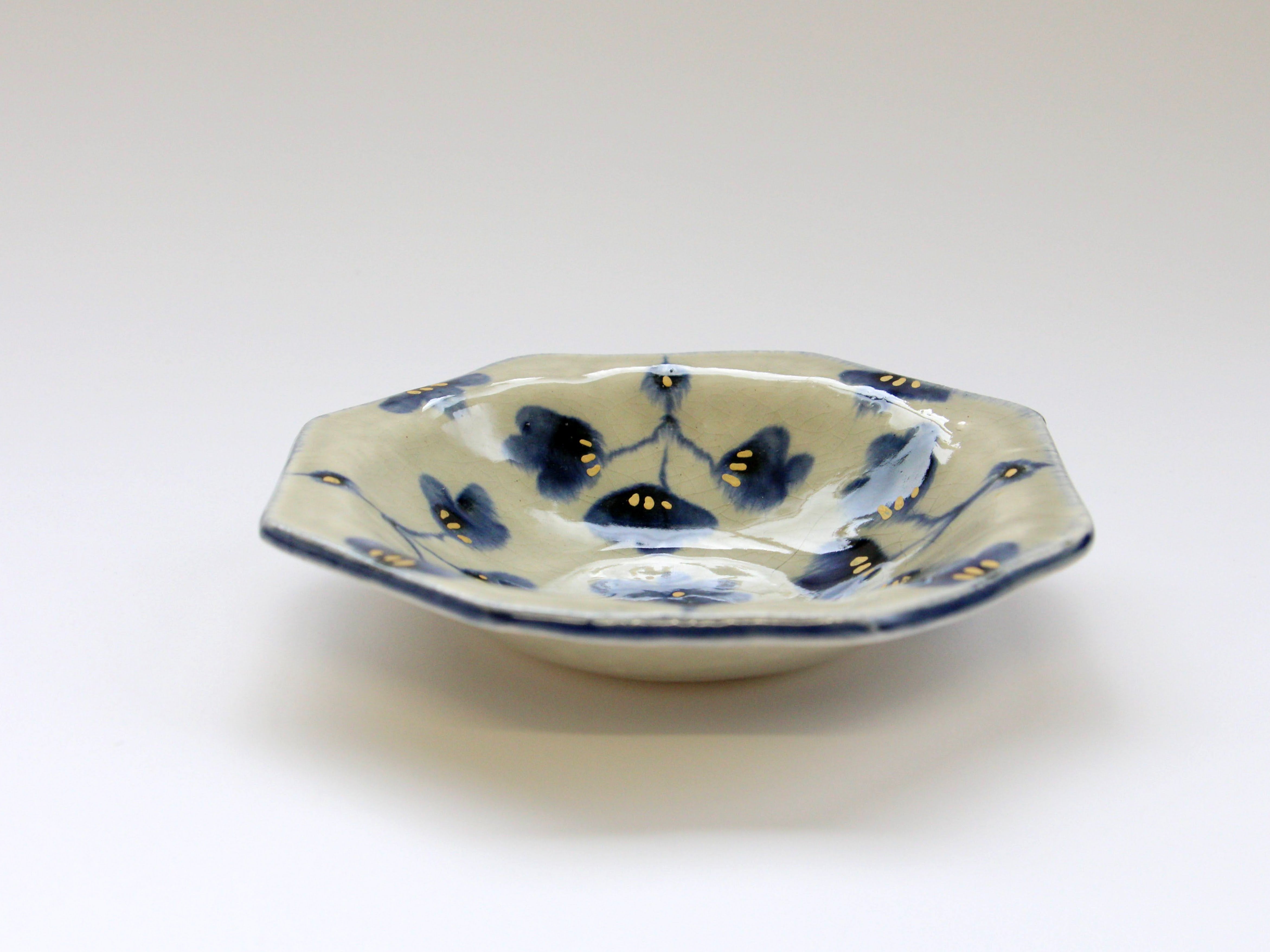 金彩灰泥釉草花紋八角取皿【喜鶴製陶】