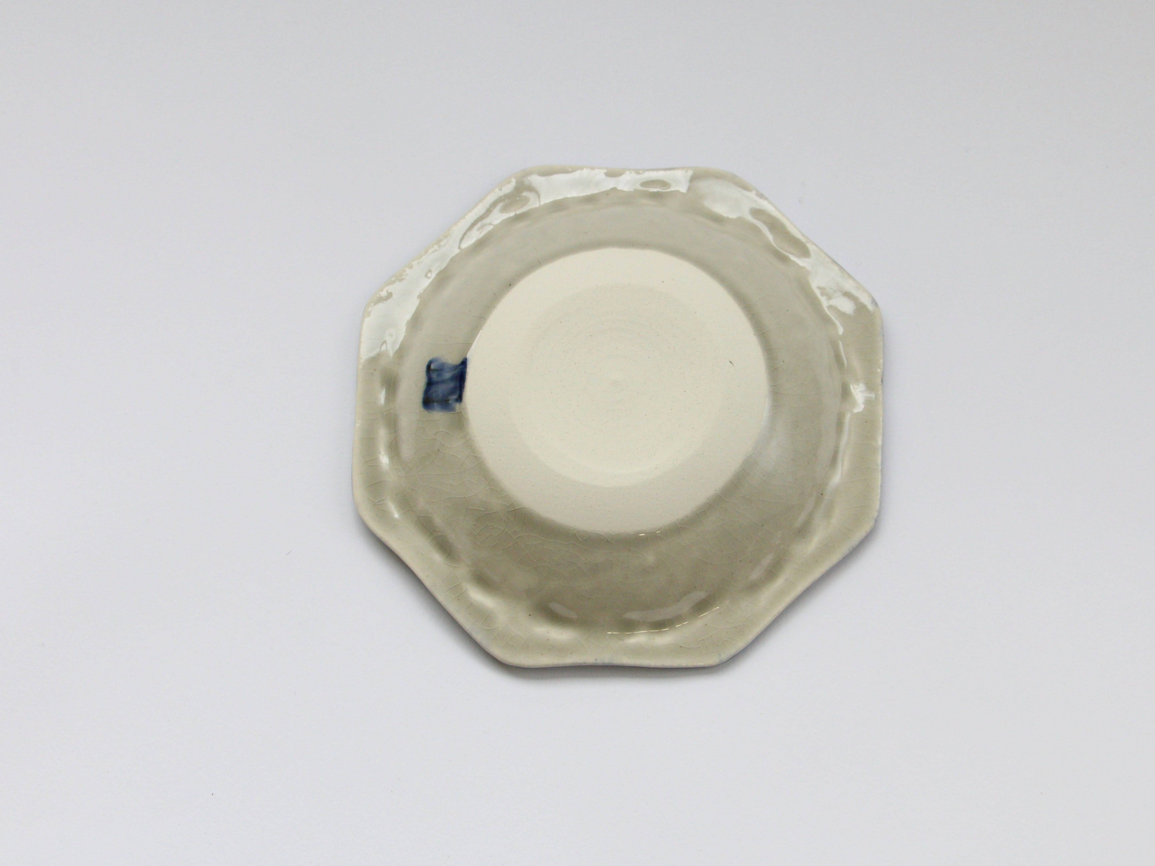 金彩灰泥釉草花紋八角取皿【喜鶴製陶】