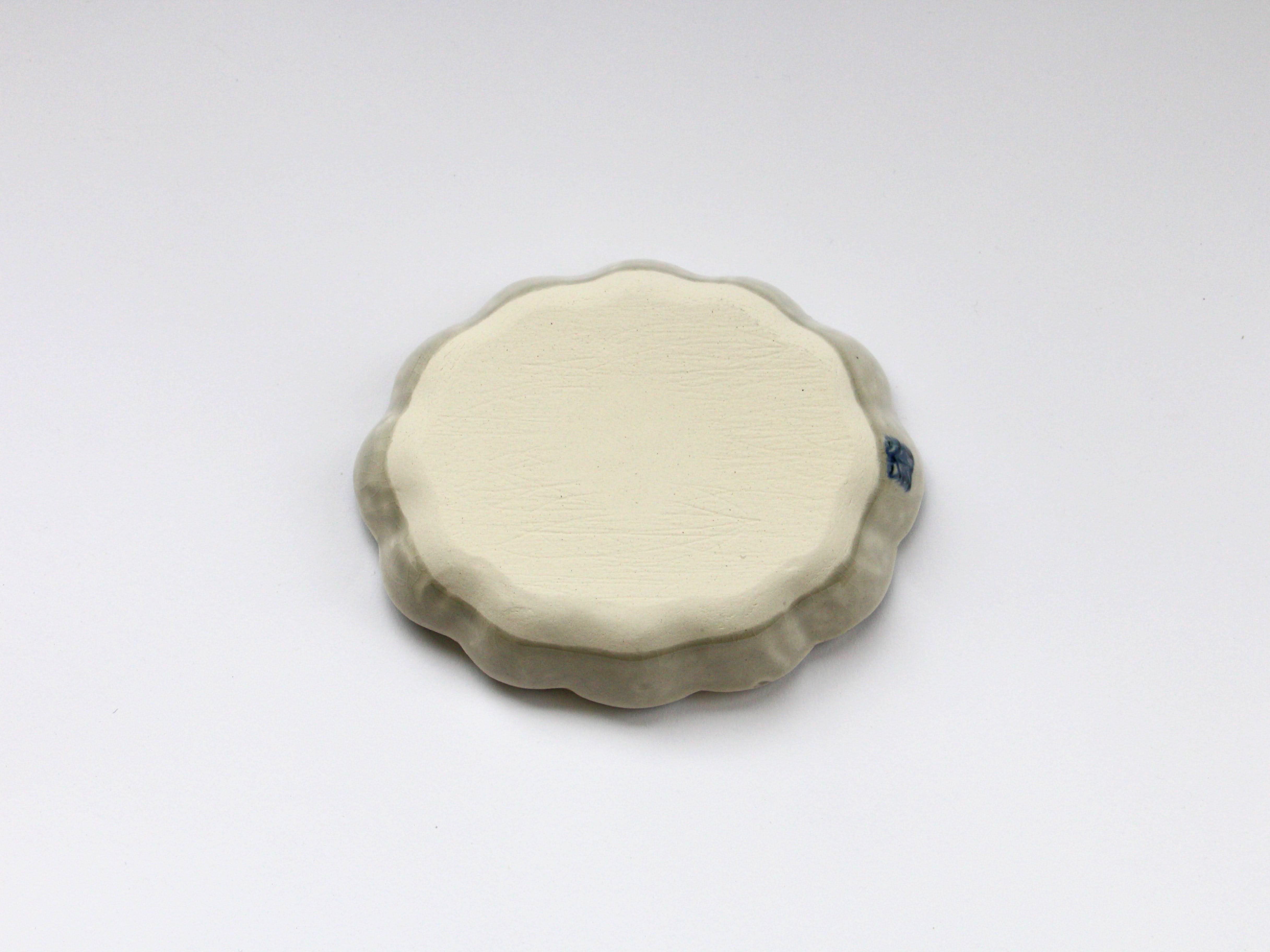 金彩灰泥釉草花紋波渕楕円皿【喜鶴製陶】