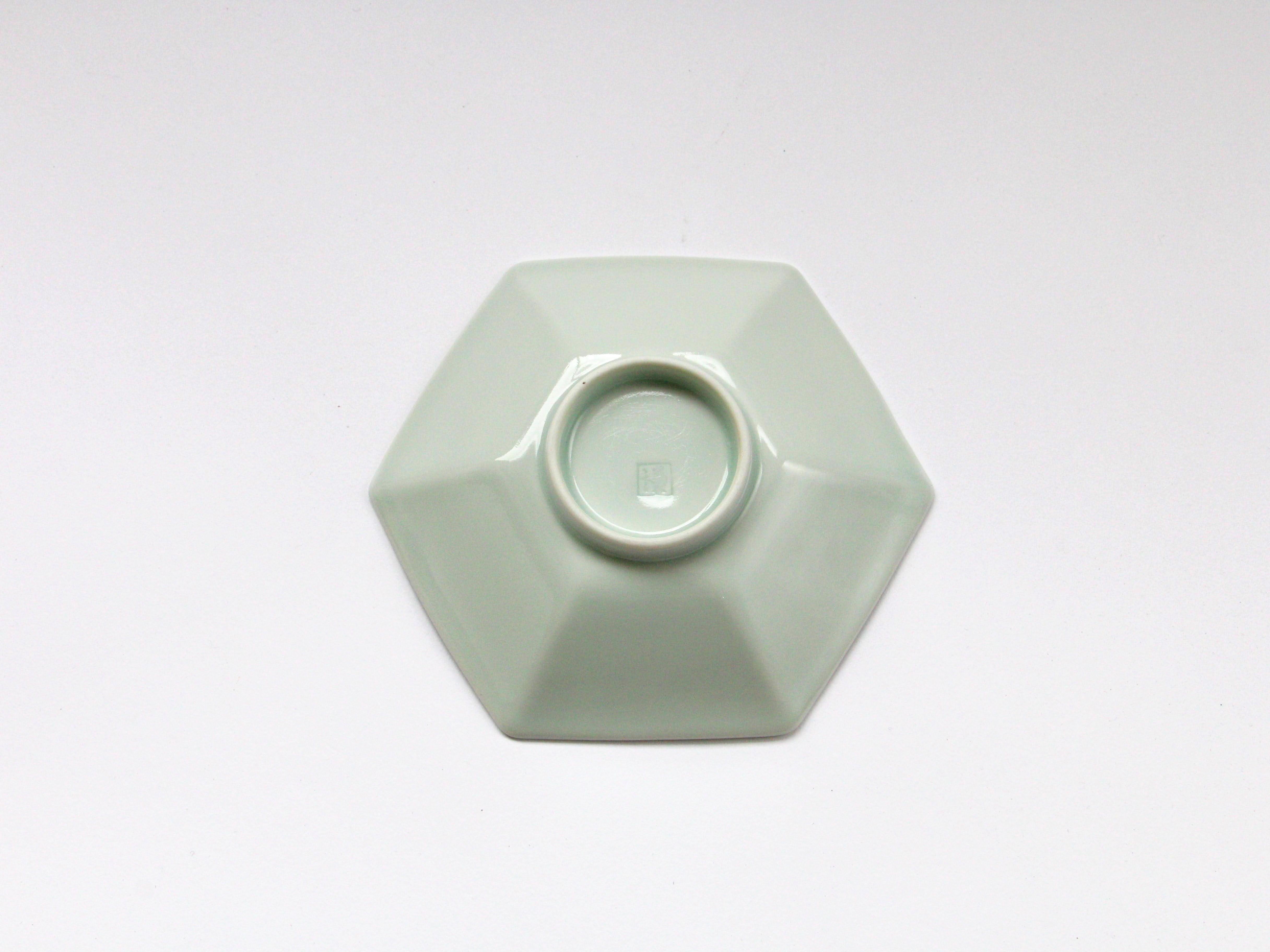 渕たこ唐草六角皿【梶謙製磁】