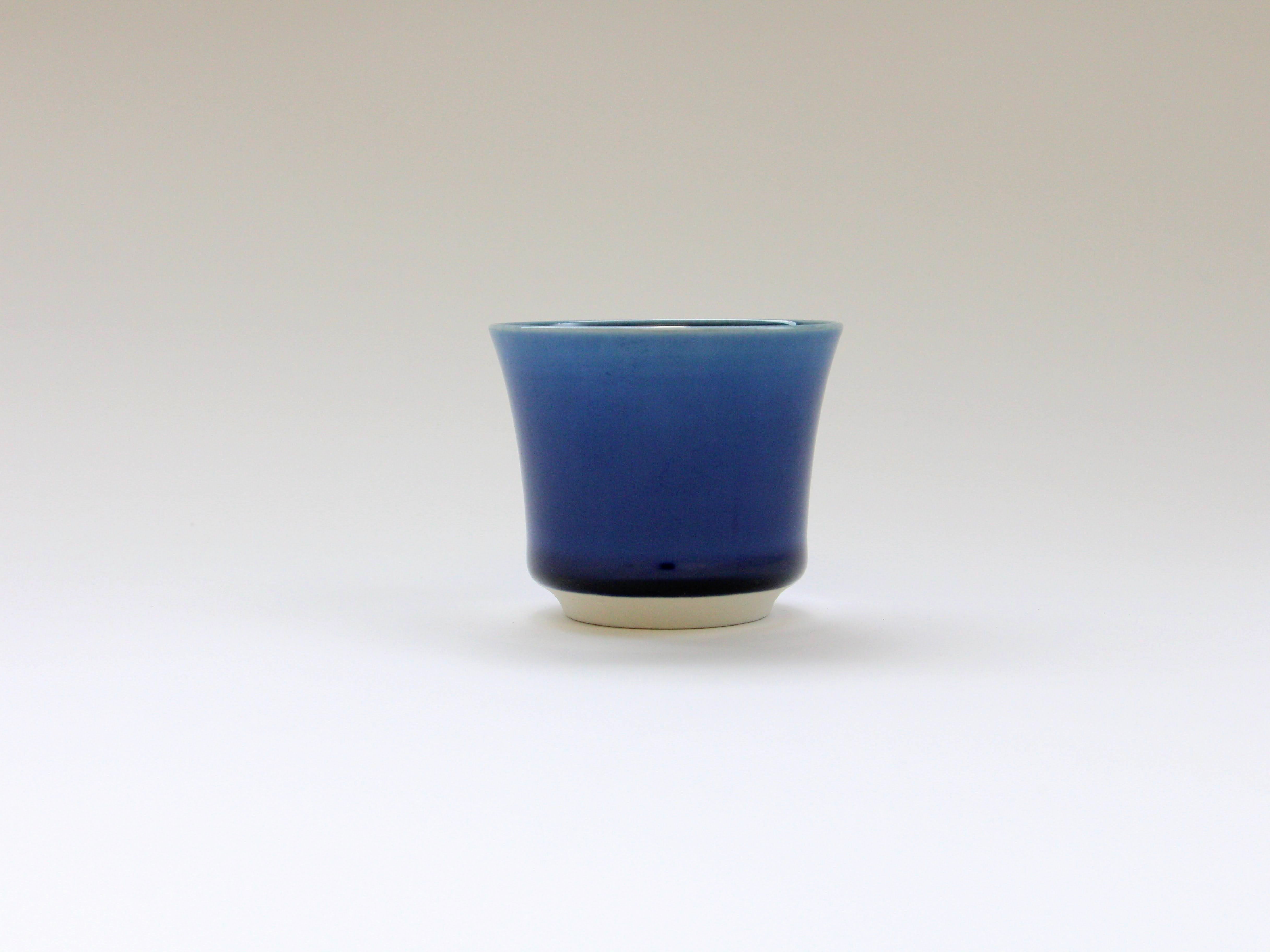 ルリ釉麻の葉彫り酒グラス【梶謙製磁】