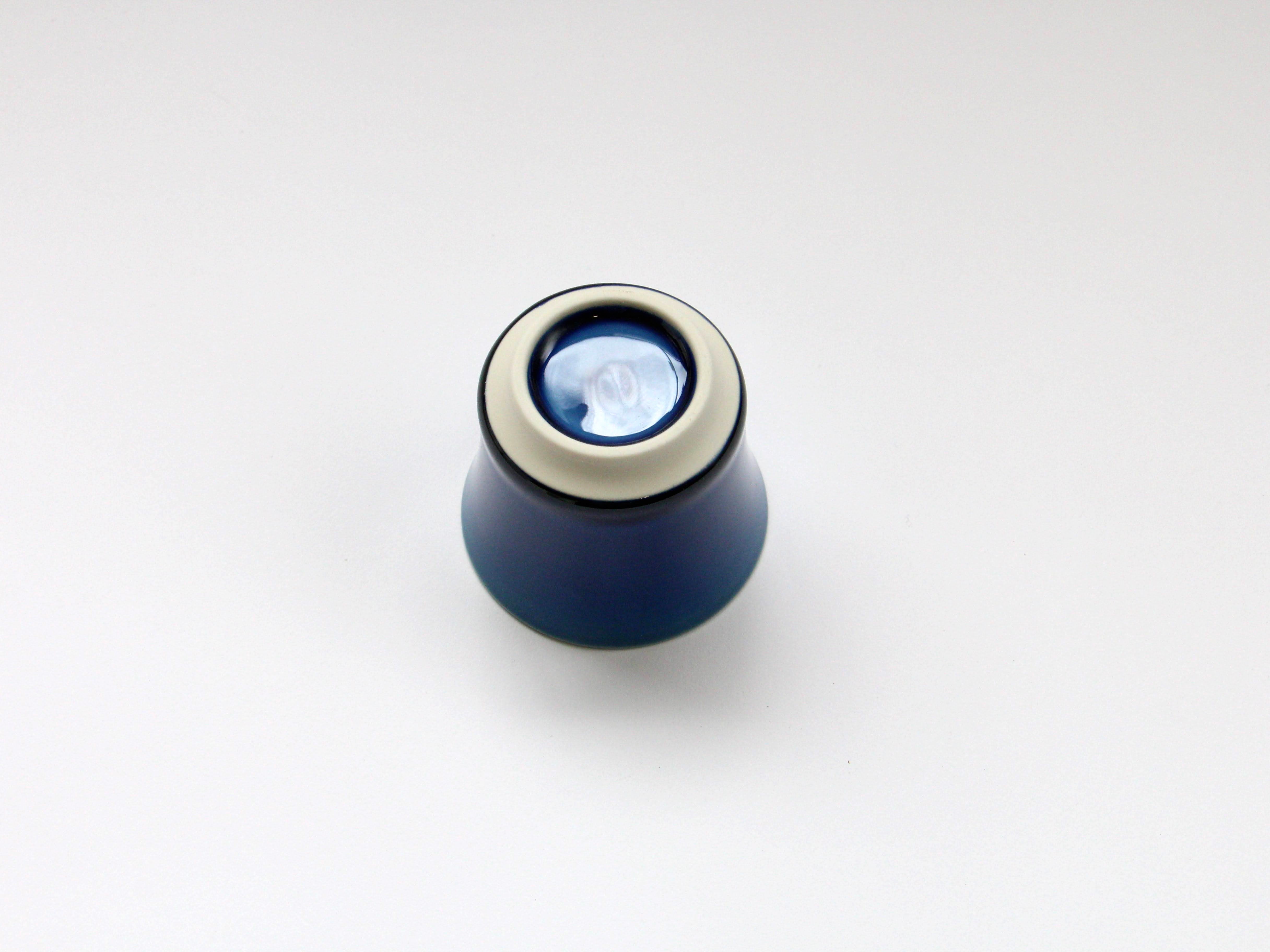 ルリ釉麻の葉彫り酒グラス【梶謙製磁】