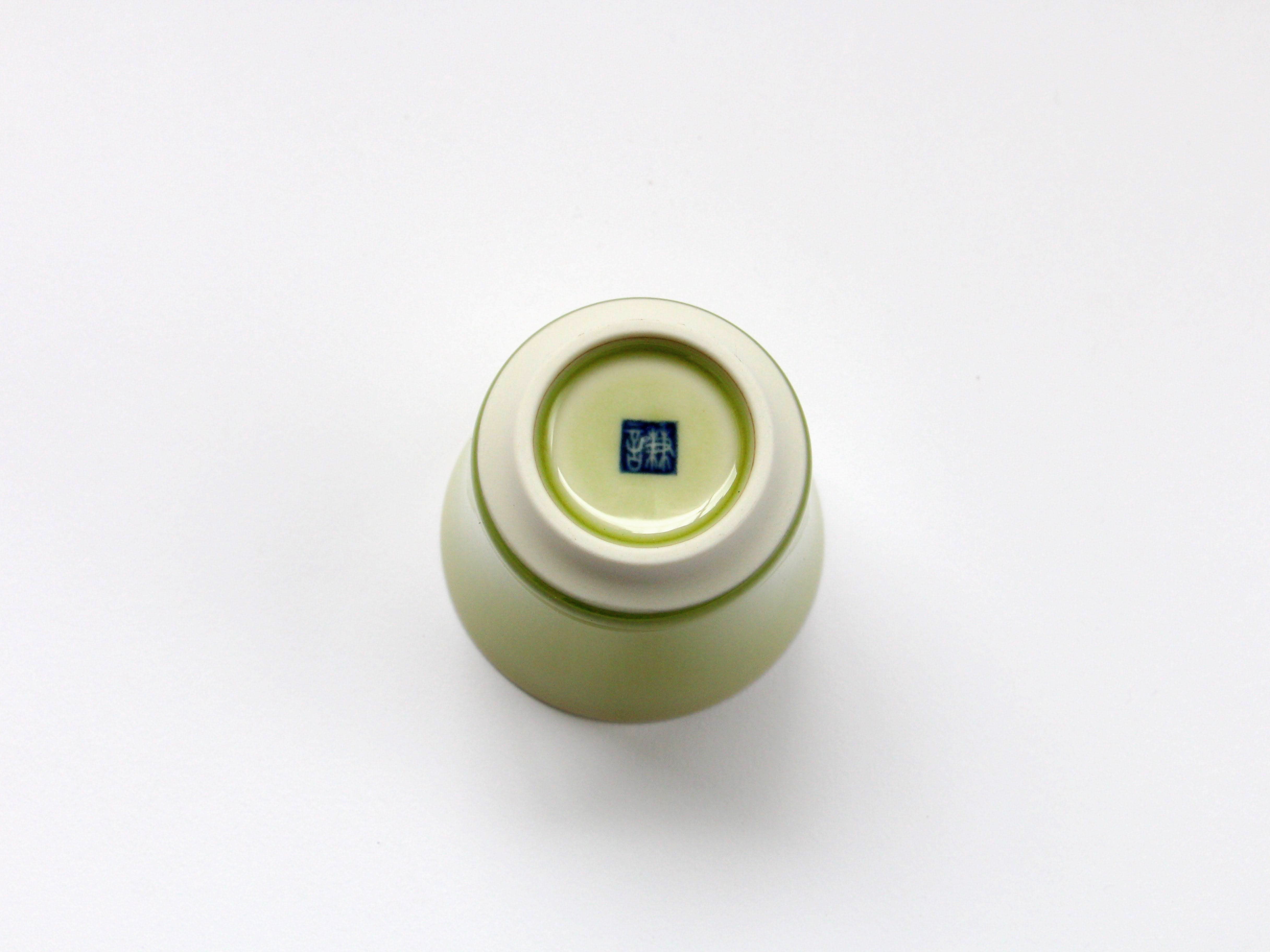 ヒワ釉麻の葉彫り酒グラス【梶謙製磁】