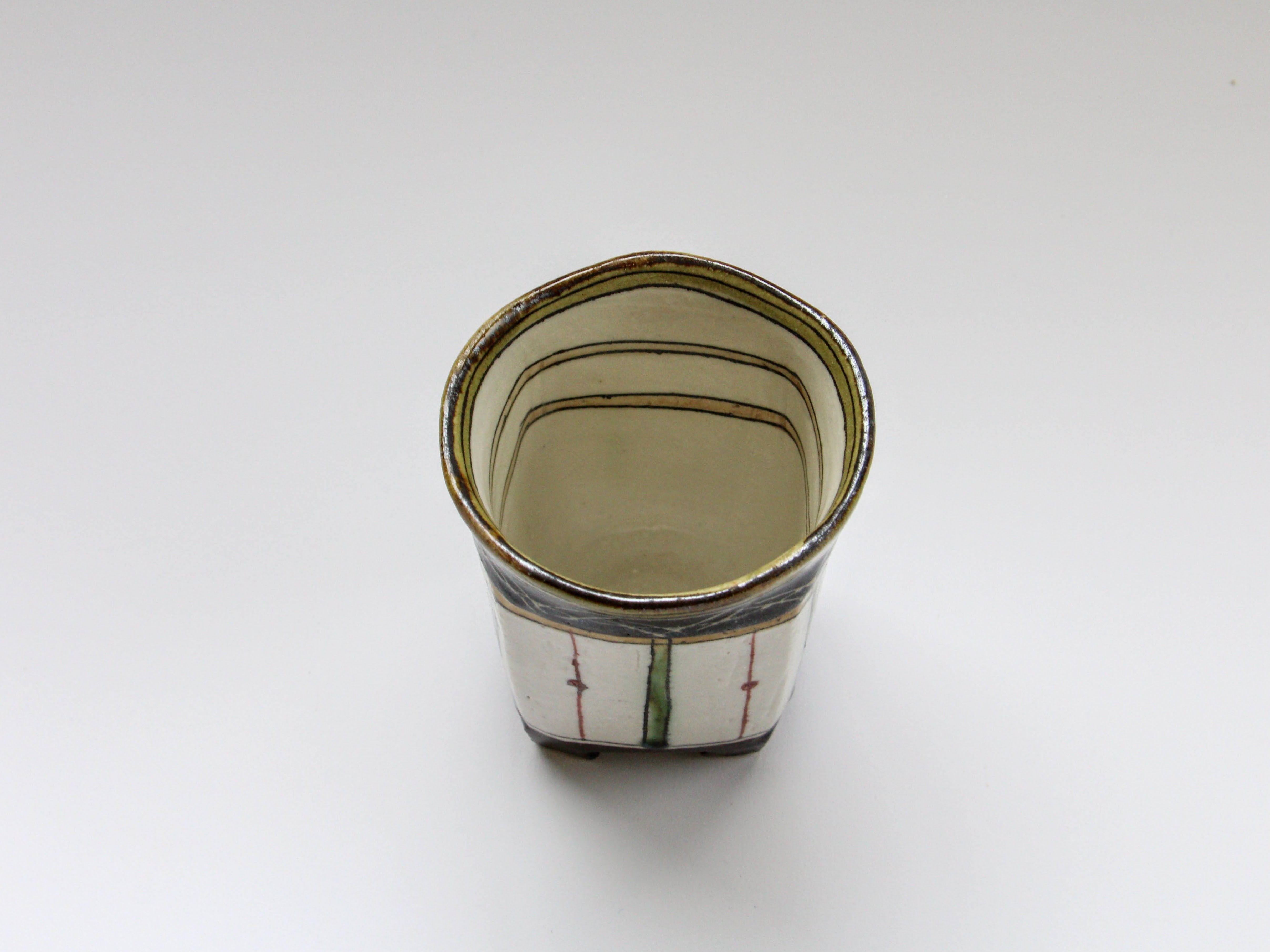 四つ足カップ 掻き落としジグザグと十草【加藤淳】