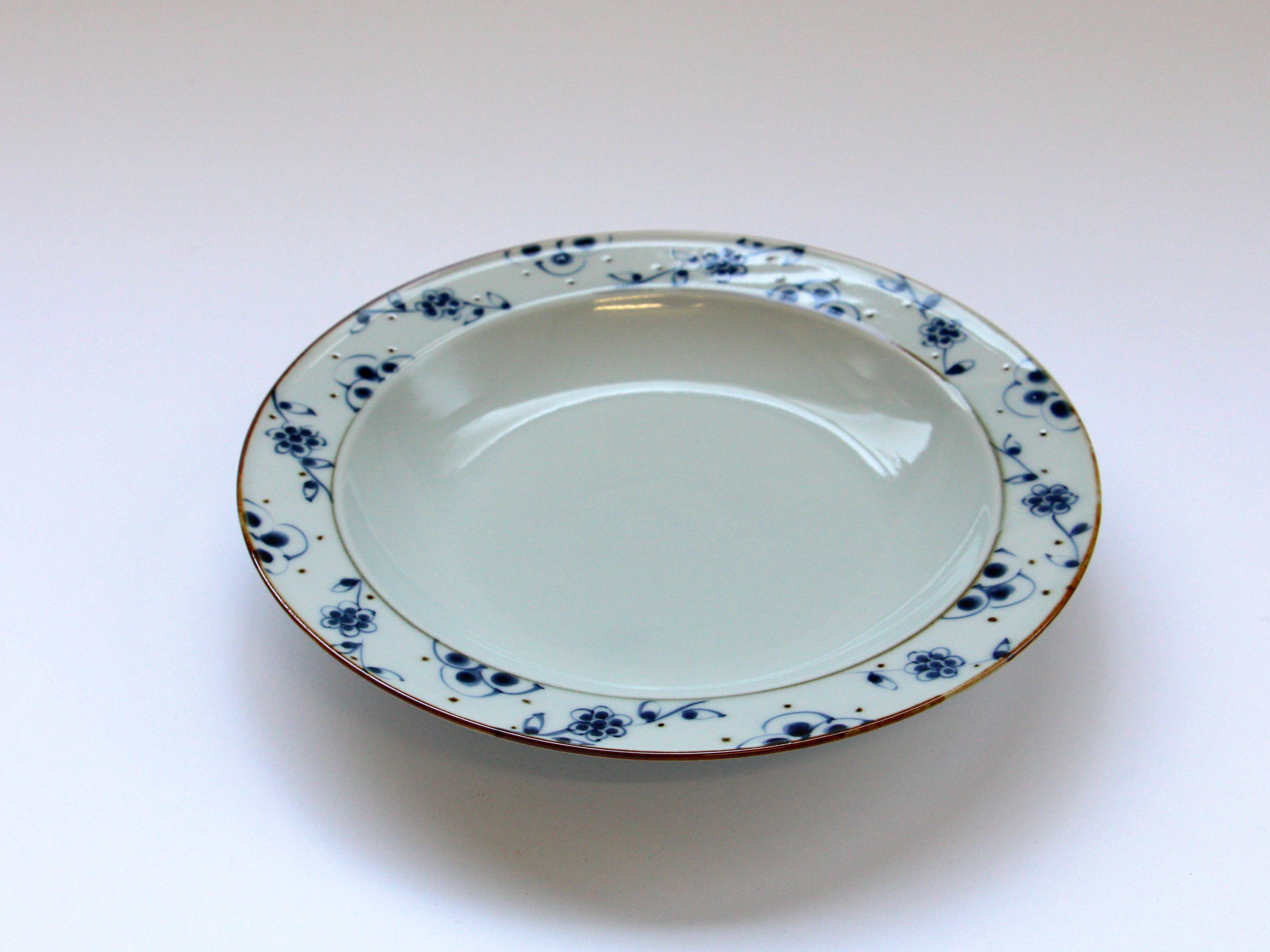 つる花唐草リムプレート 青 大【徳七窯】