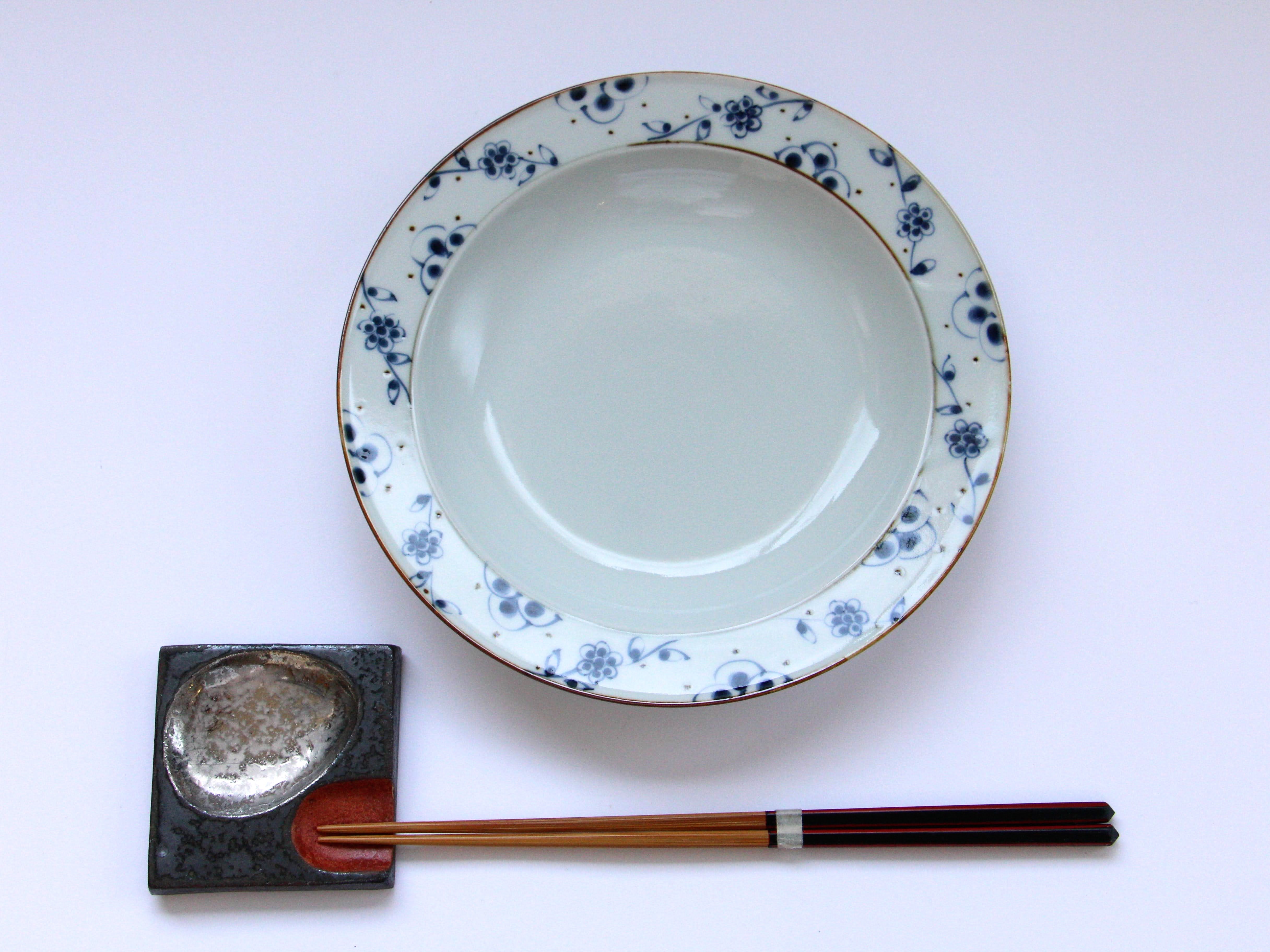 つる花唐草リムプレート 青 大【徳七窯】