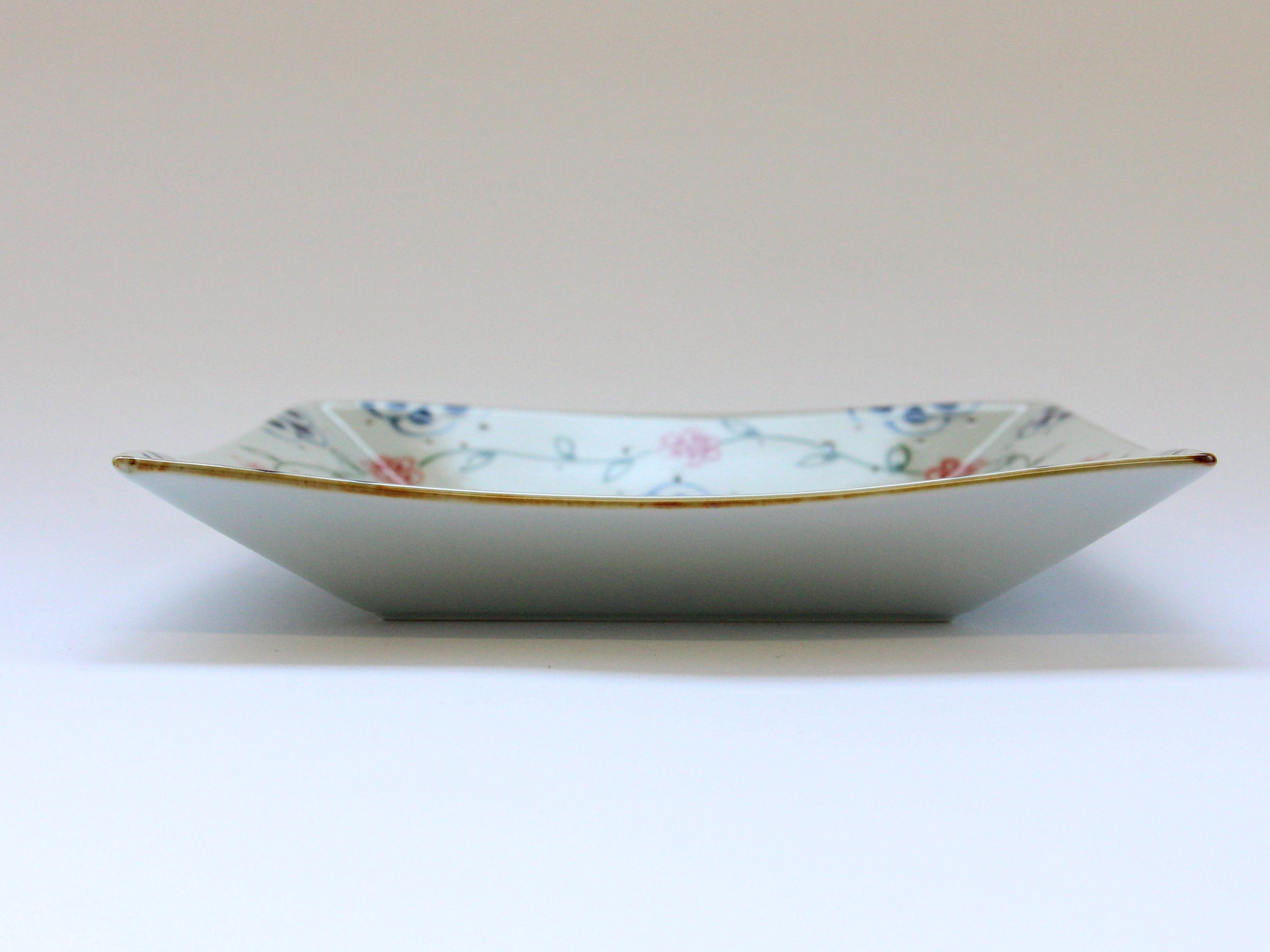 つる花唐草5.5寸角皿 赤【徳七窯】