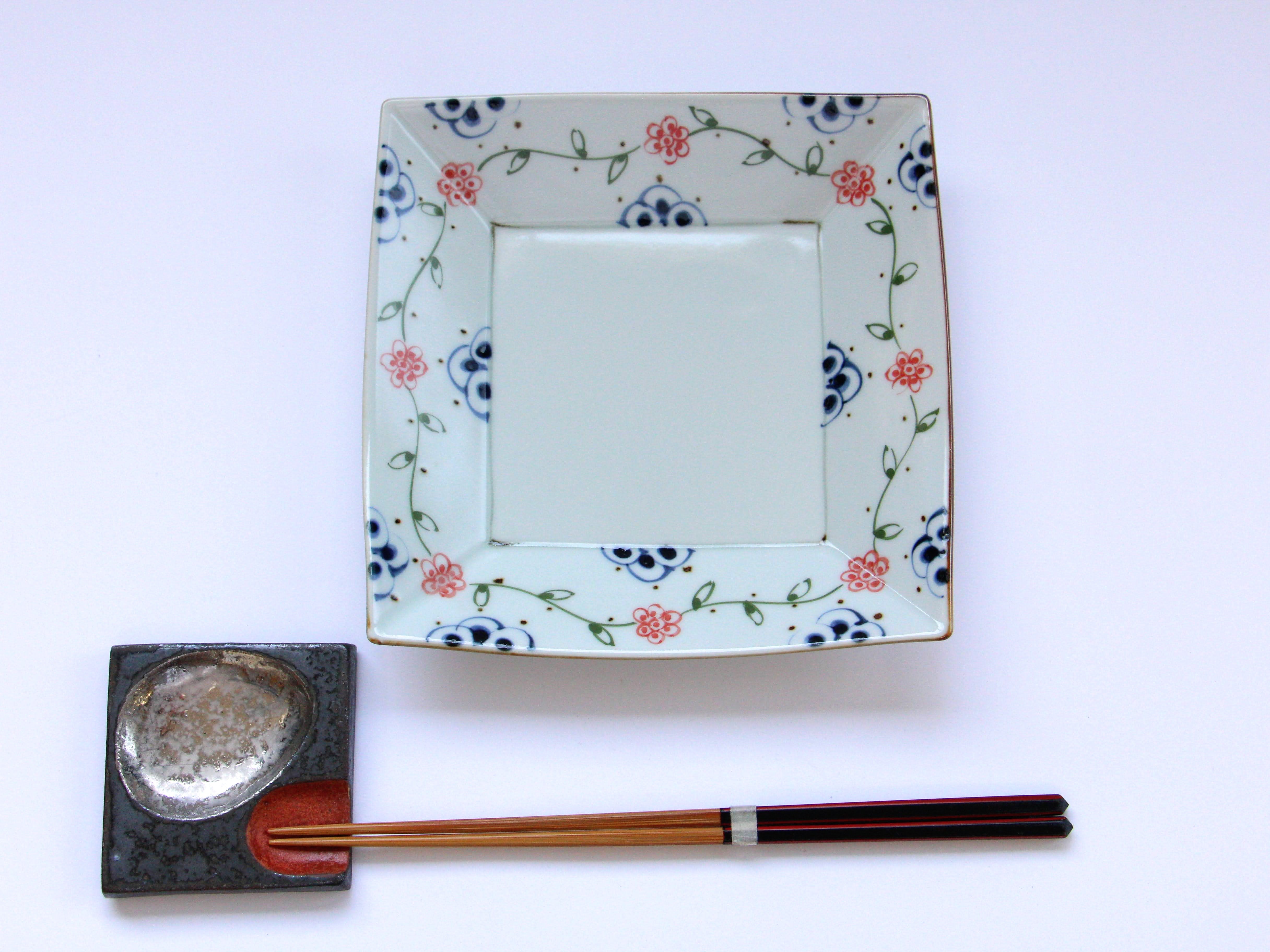 つる花唐草5.5寸角皿 赤【徳七窯】