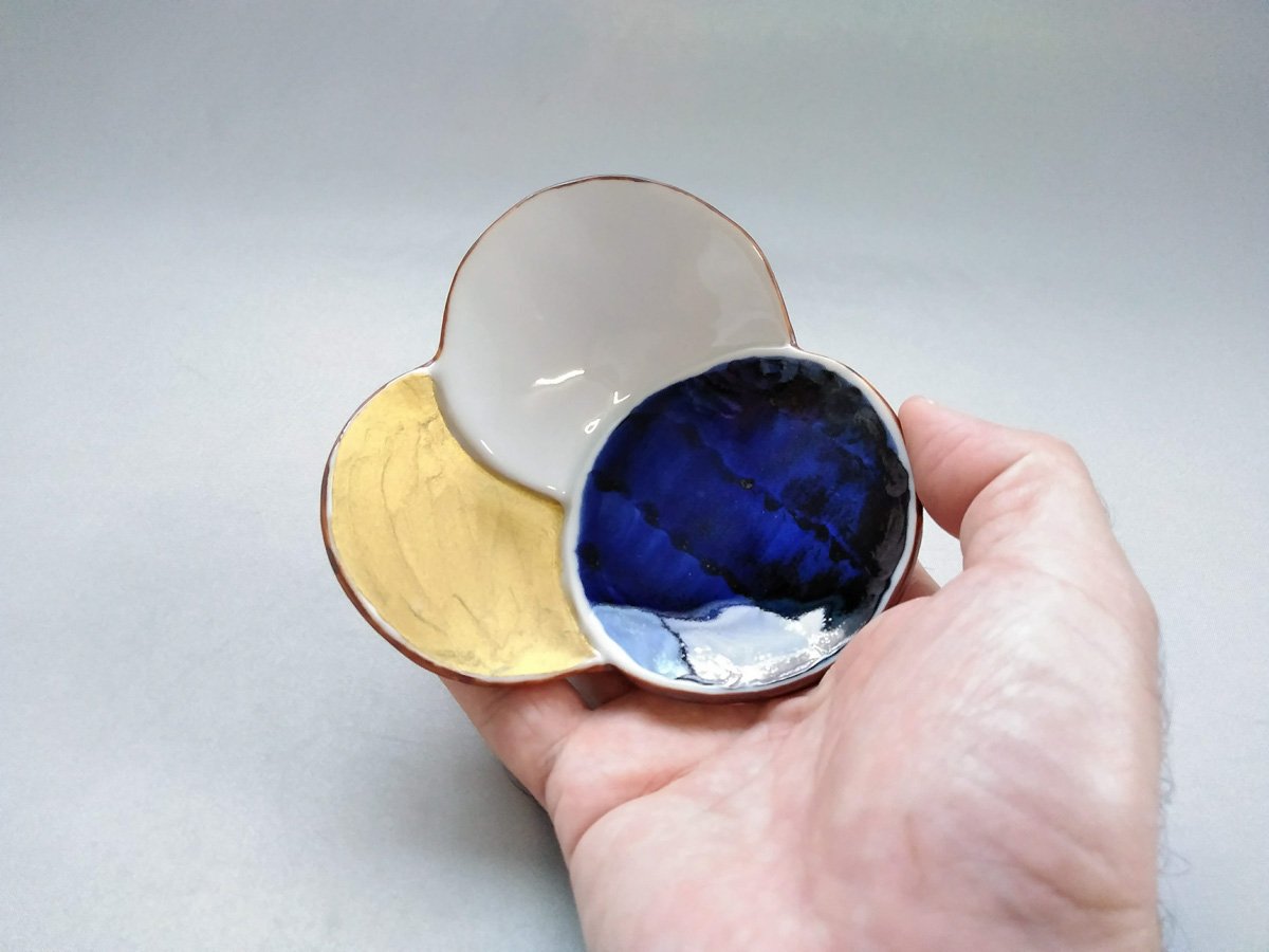 古染金彩三つ足皿【寿千窯】