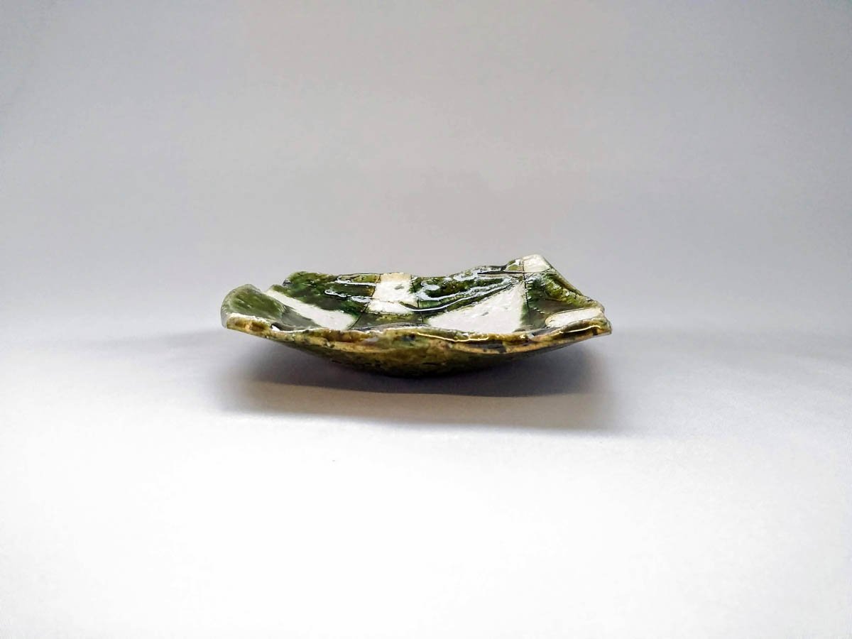 織部白抜チェック角取皿【山本一仁】