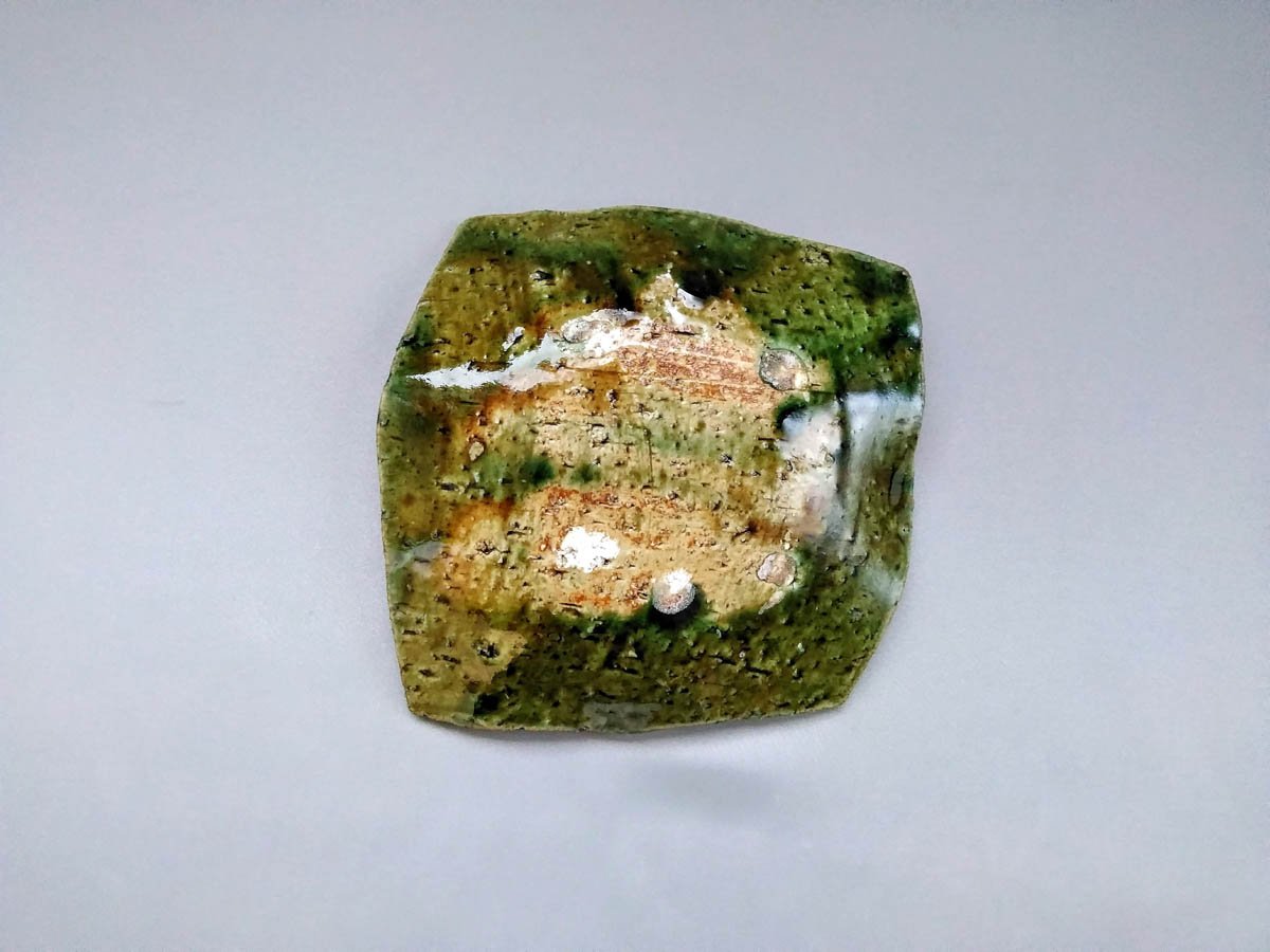 織部白抜チェック角取皿【山本一仁】