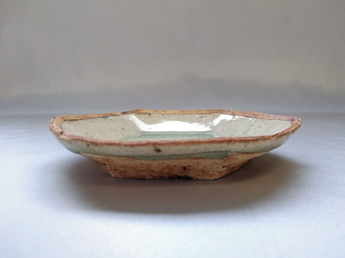 灰釉線彫六角皿【加藤祥孝】