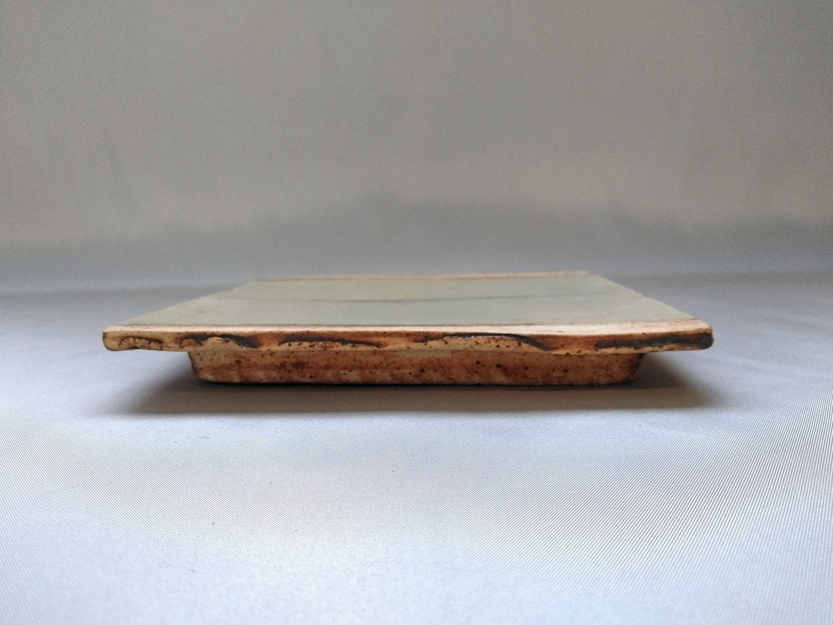 灰釉線彫5寸角板皿【加藤祥孝】