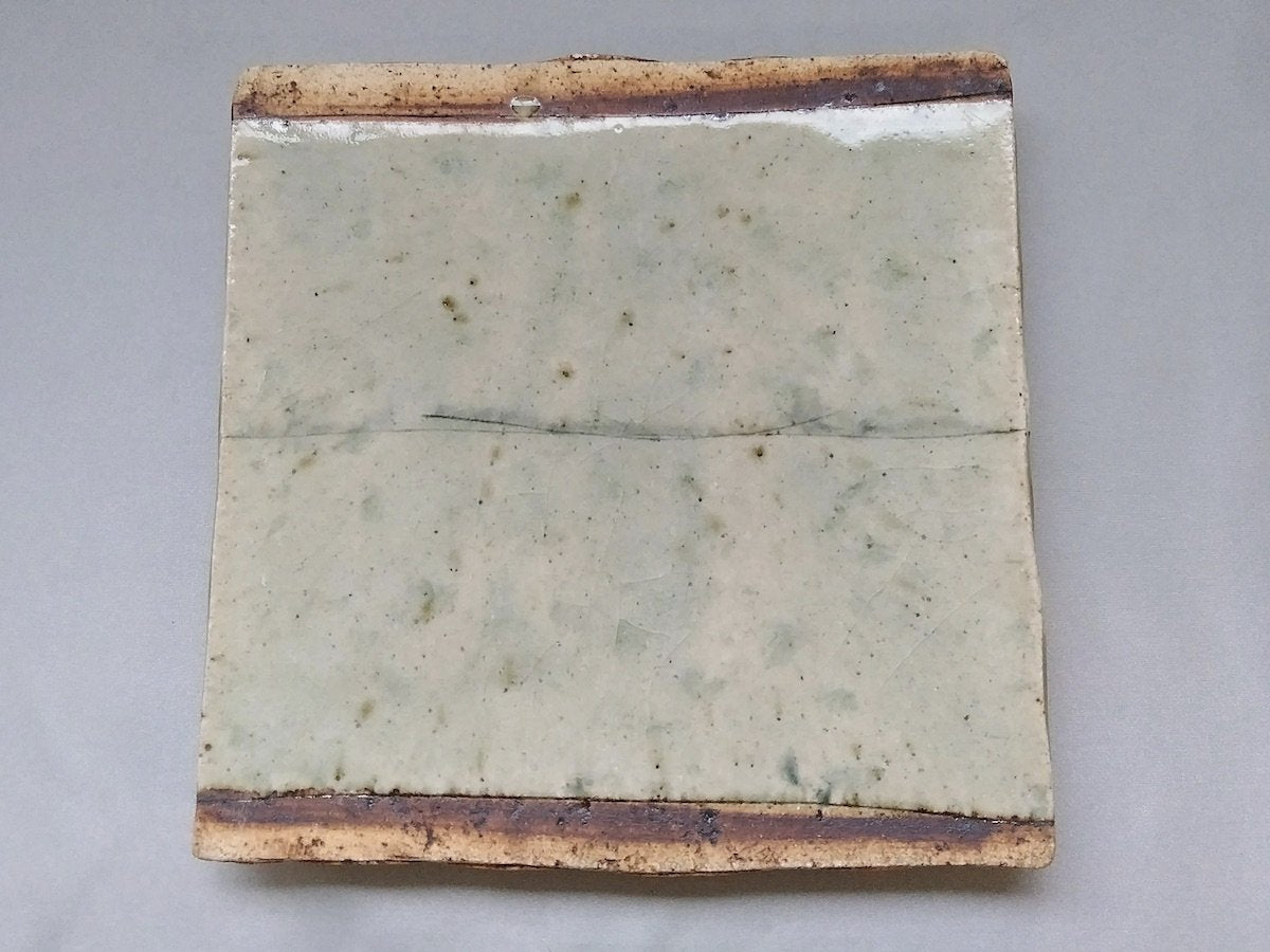 灰釉線彫7寸角板皿【加藤祥孝】