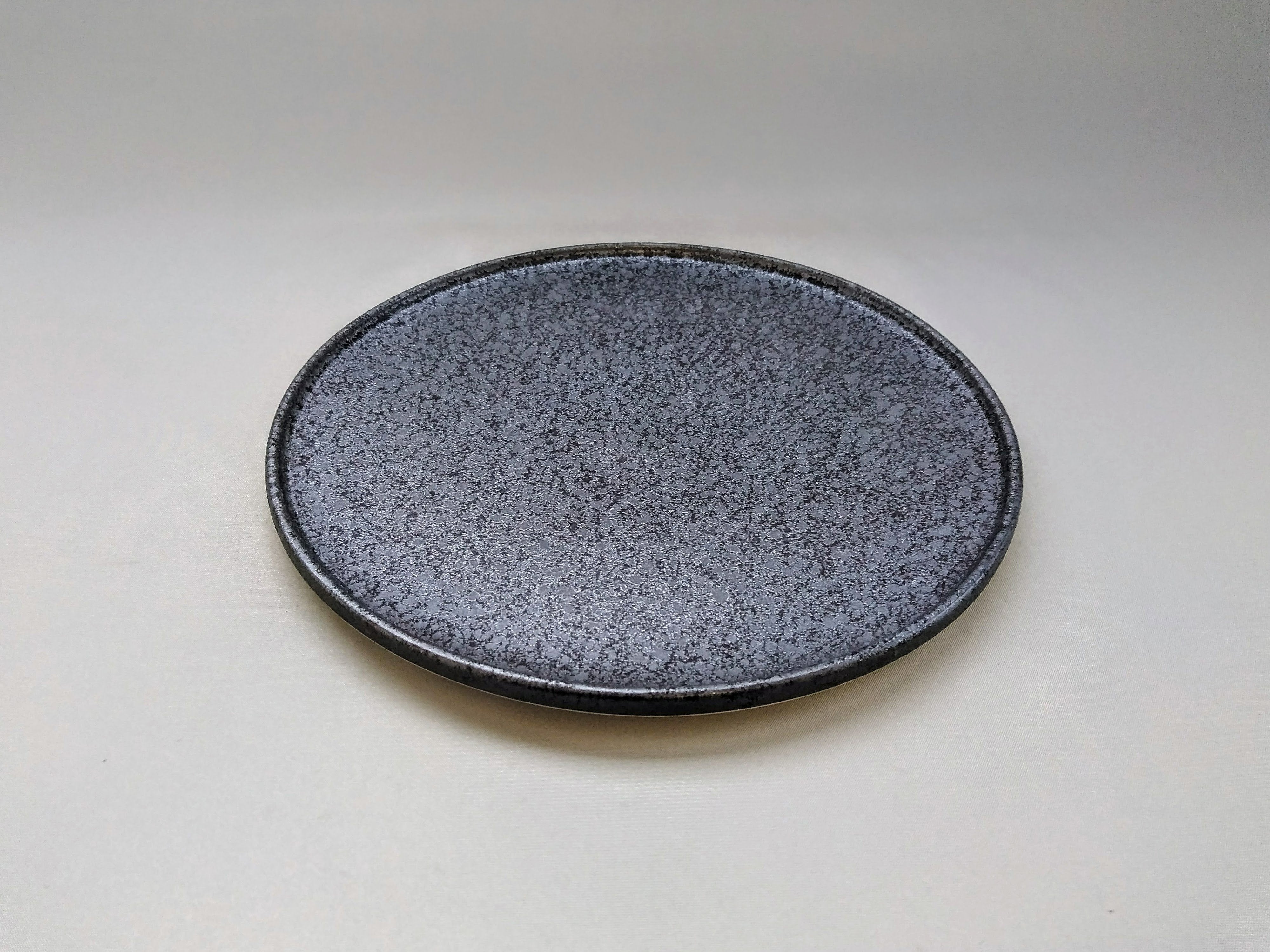 晶22cm渕付き丸皿【陶悦窯】