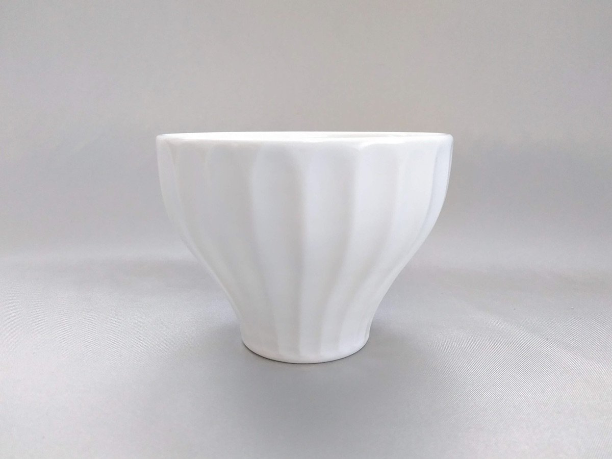 白磁竹林彫しぼりカップ【一真窯】