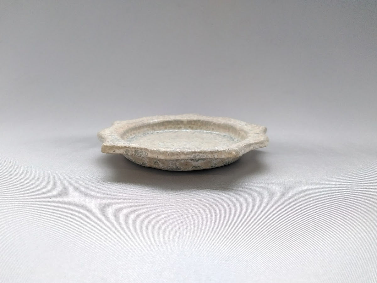 白マット釉彫刻リムプレート豆皿【山本一仁】